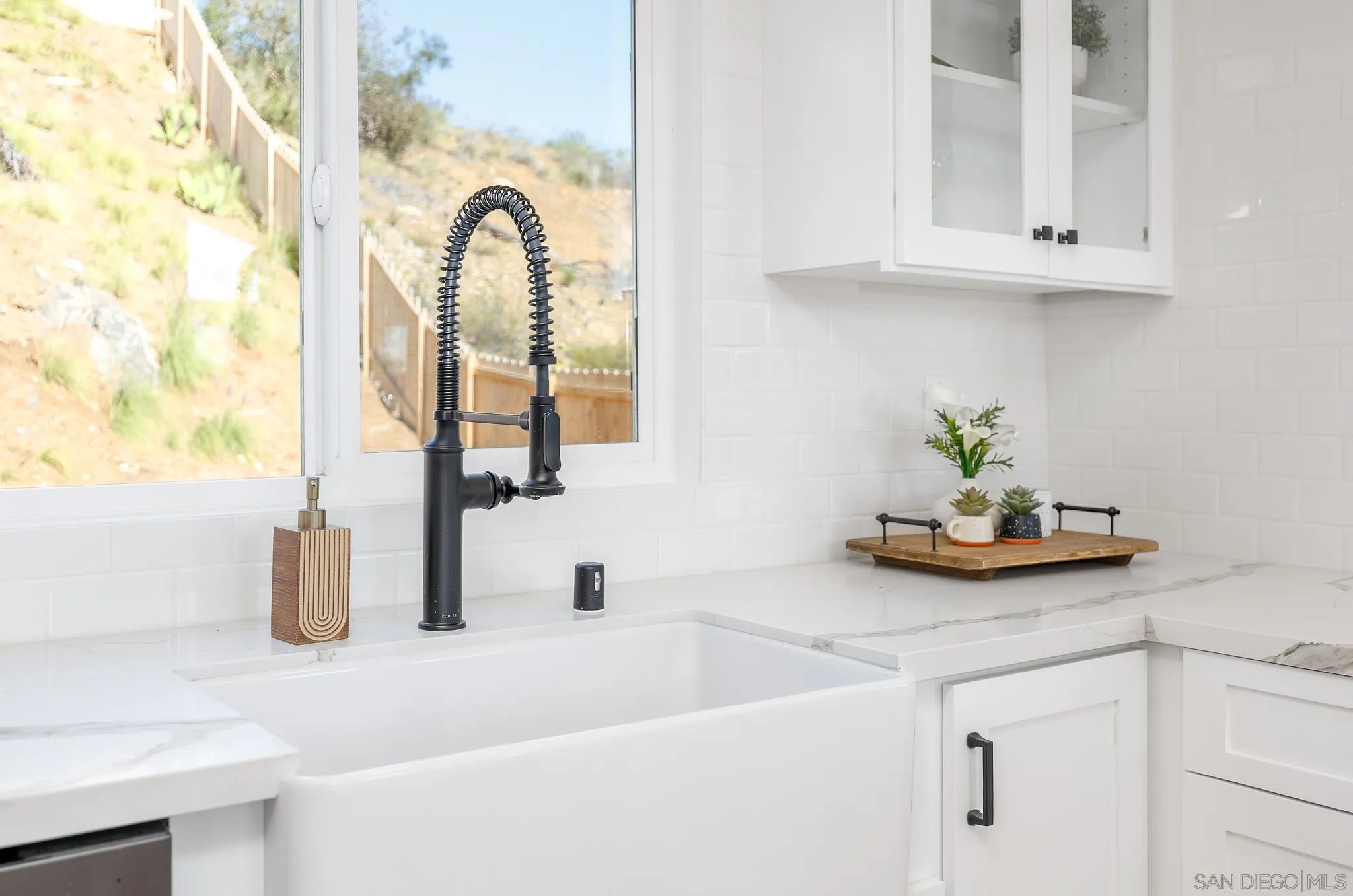 https://cdn.realtyfeed.com/cdn/127/260002995/0e7b1014496b88bdef2b663723e32de3.webp