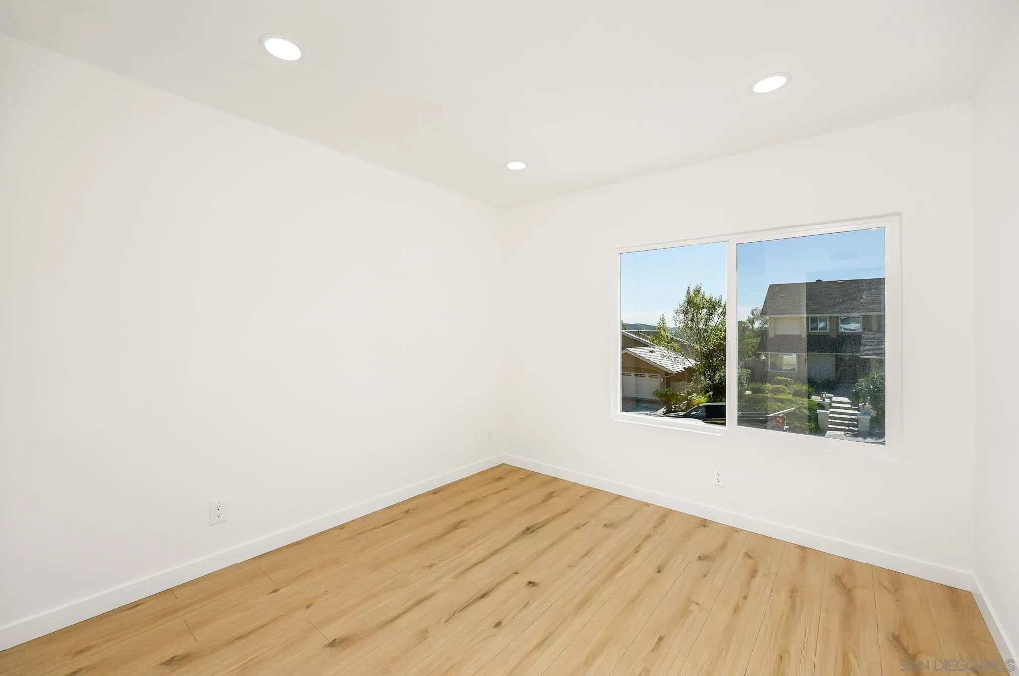 https://cdn.realtyfeed.com/cdn/127/260002995/380c5a0939aab572aa1e1ce8f64f7617.webp
