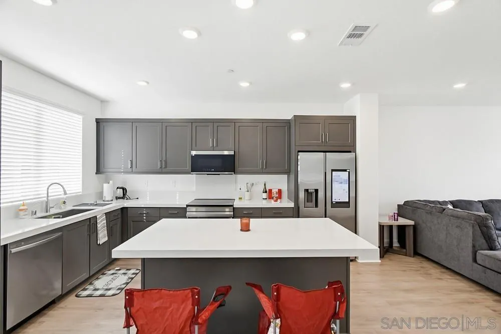 https://cdn.realtyfeed.com/cdn/127/260002996/02ce5aa37c61f50bb594e8f663a4ade5.webp