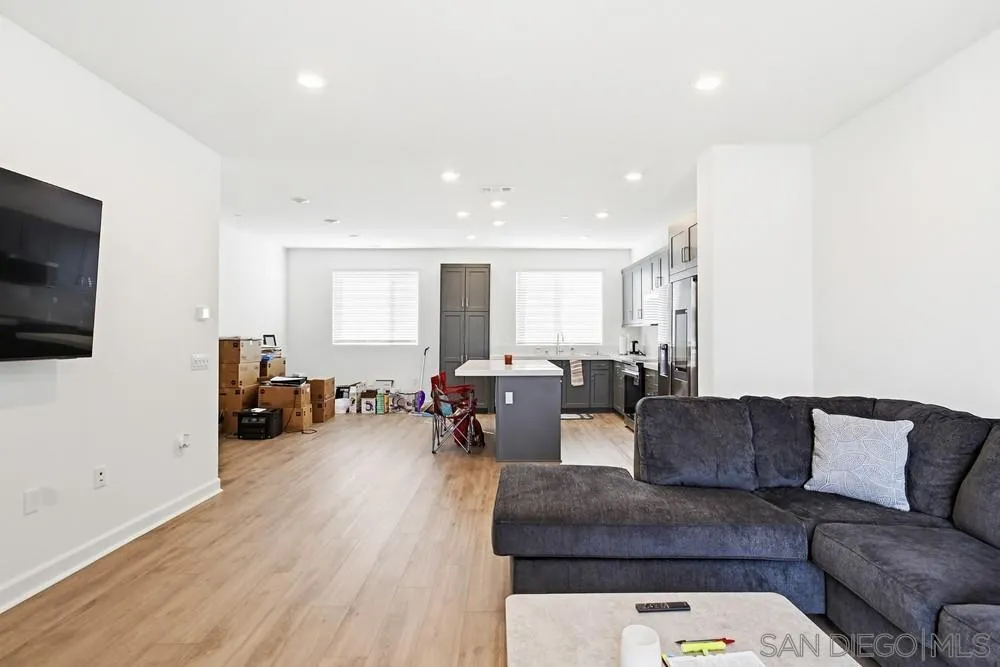 https://cdn.realtyfeed.com/cdn/127/260002996/1d505ce182c1dc8af010d617cecf54c5.webp