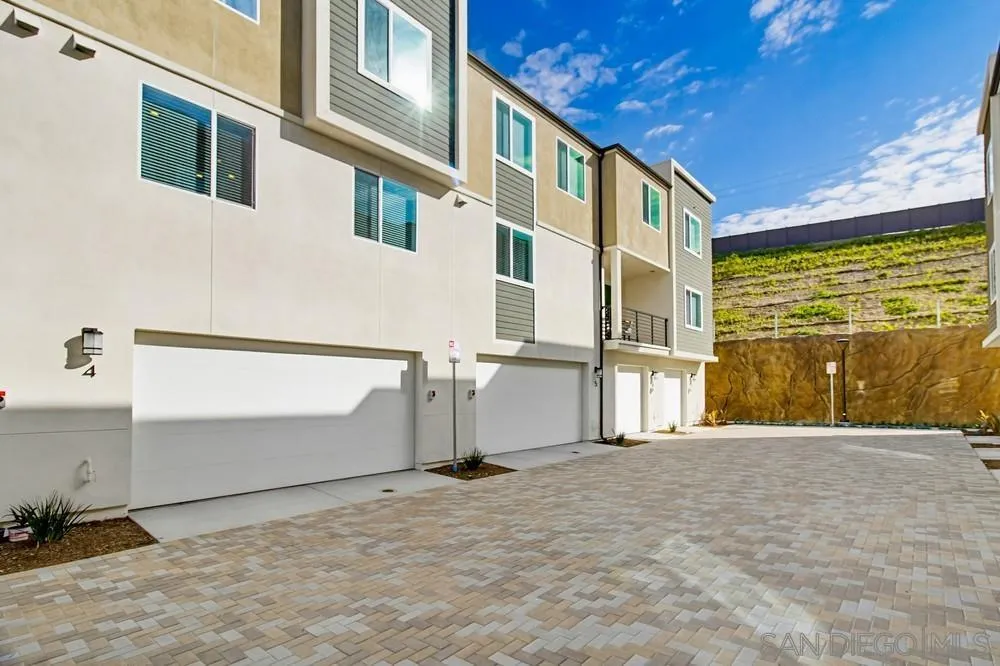 https://cdn.realtyfeed.com/cdn/127/260002996/5d29351202e8ee9a7307035eebd8f661.webp