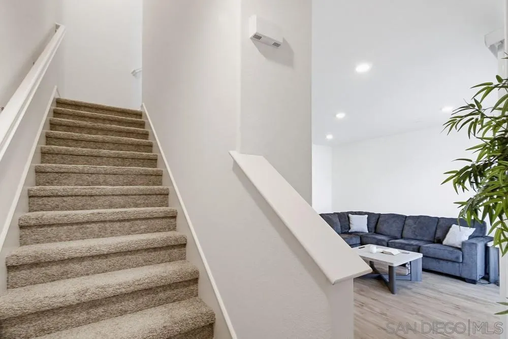 https://cdn.realtyfeed.com/cdn/127/260002996/9a703d5963f9626e21c1195b5fb2a0b7.webp