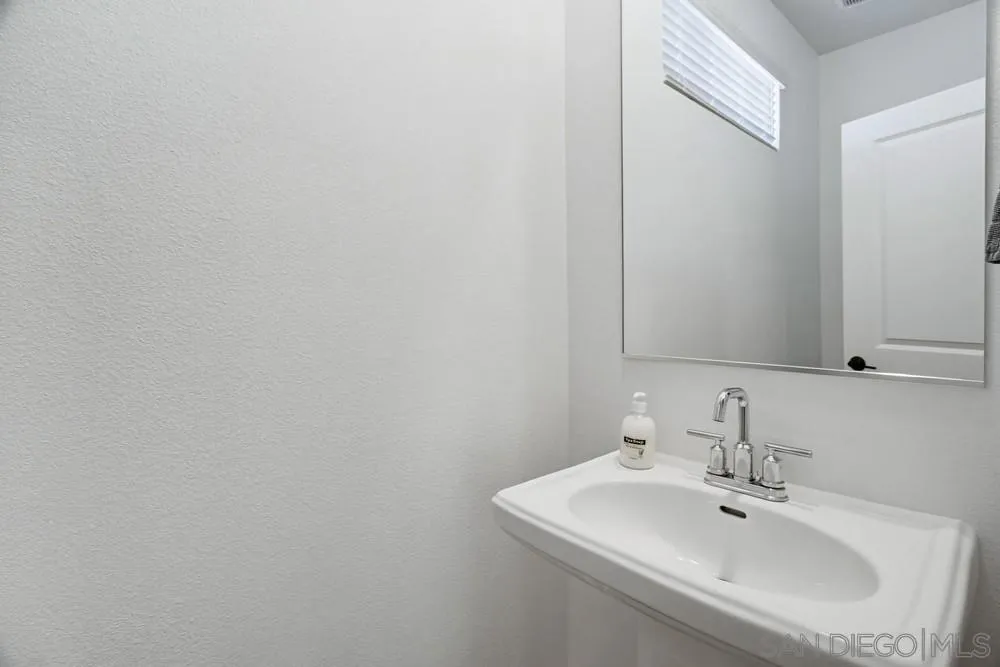 https://cdn.realtyfeed.com/cdn/127/260002996/f6d007230fa638276c26f053657a96a7.webp
