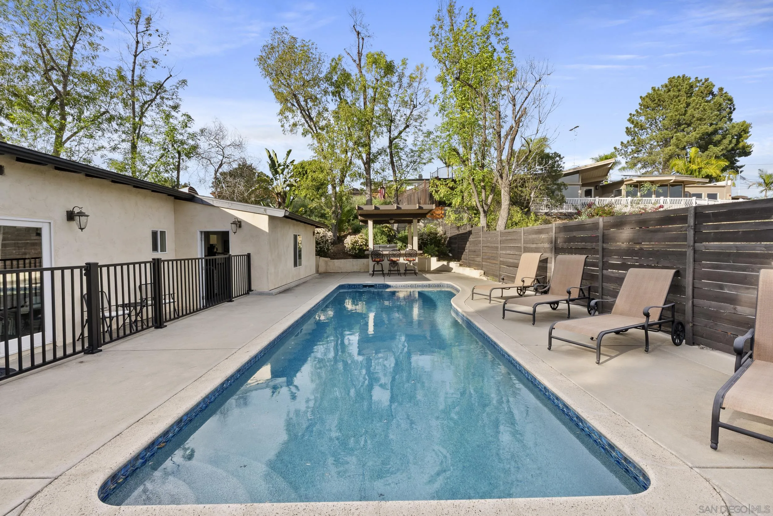 https://cdn.realtyfeed.com/cdn/127/260002998/77a18b6d59da29f8ba64d3f508886845.webp