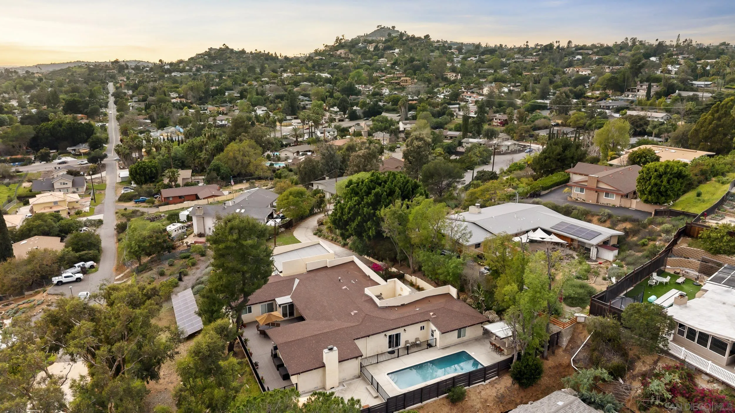 https://cdn.realtyfeed.com/cdn/127/260002998/b7fffe845017210a1f5b0a2791ab8b81.webp