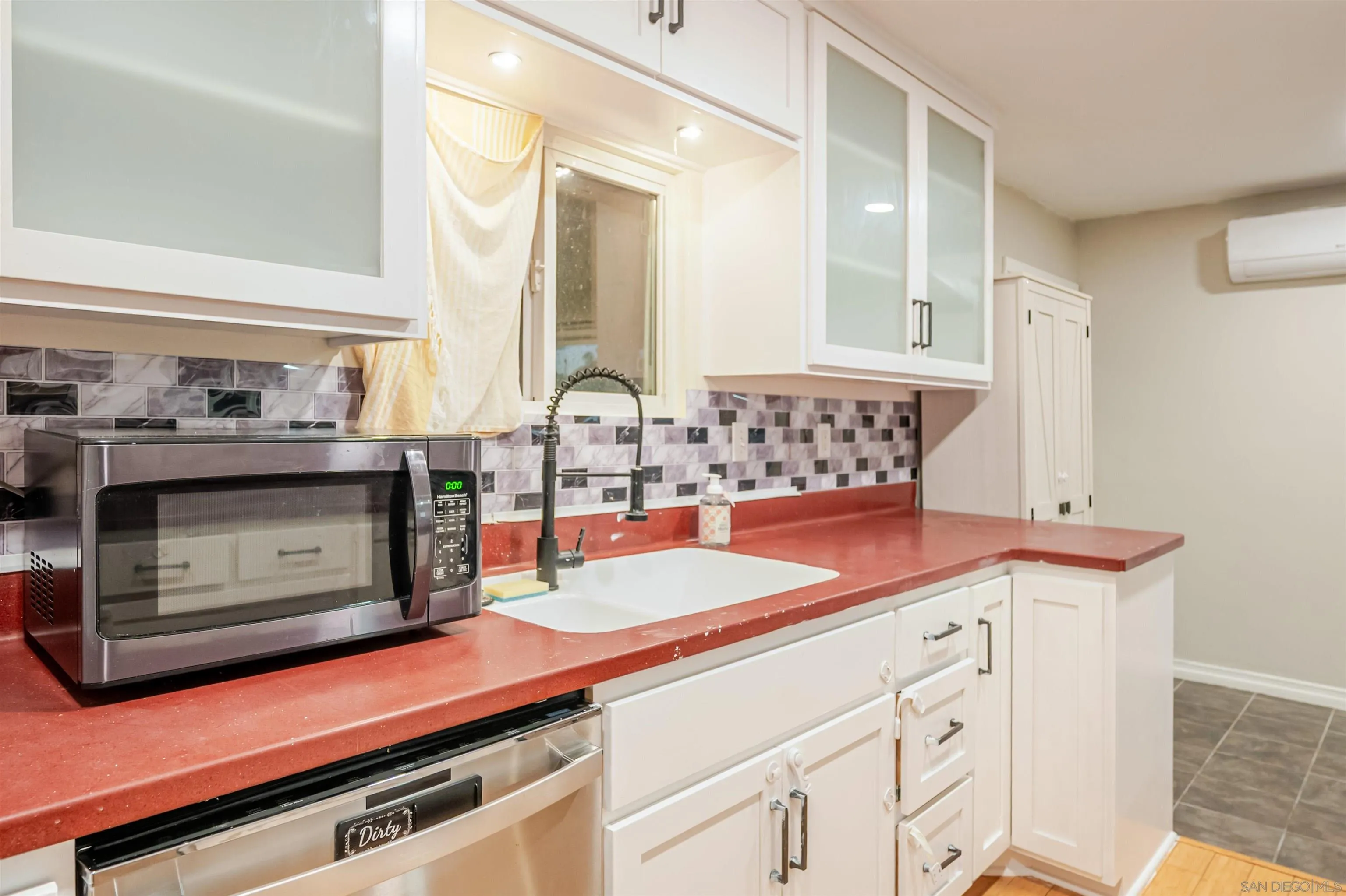 https://cdn.realtyfeed.com/cdn/127/2600030/11b75fba88075f8e81718bfe0d73f74a.webp