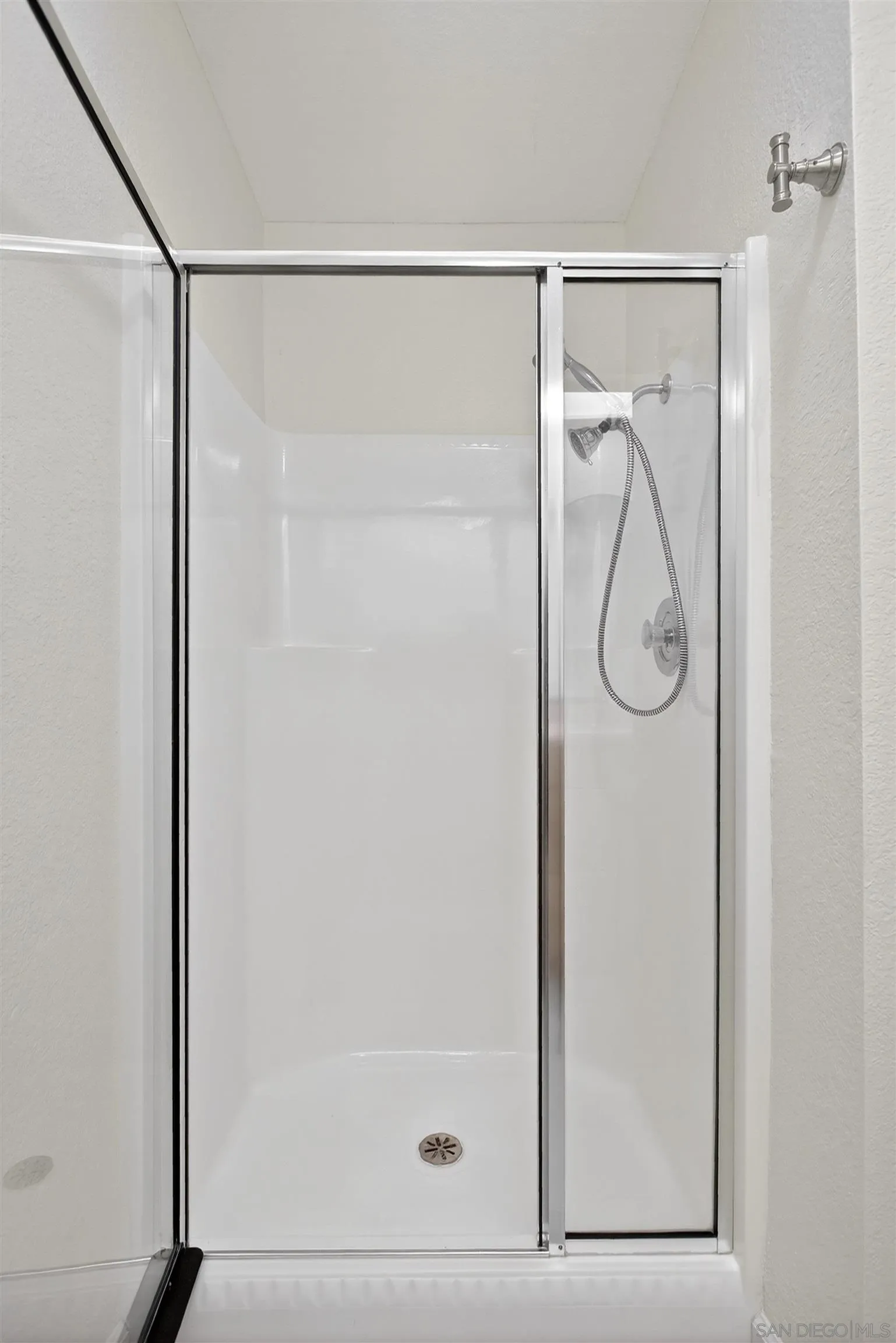 Photo #24: 260003003 Listing: Photo #24