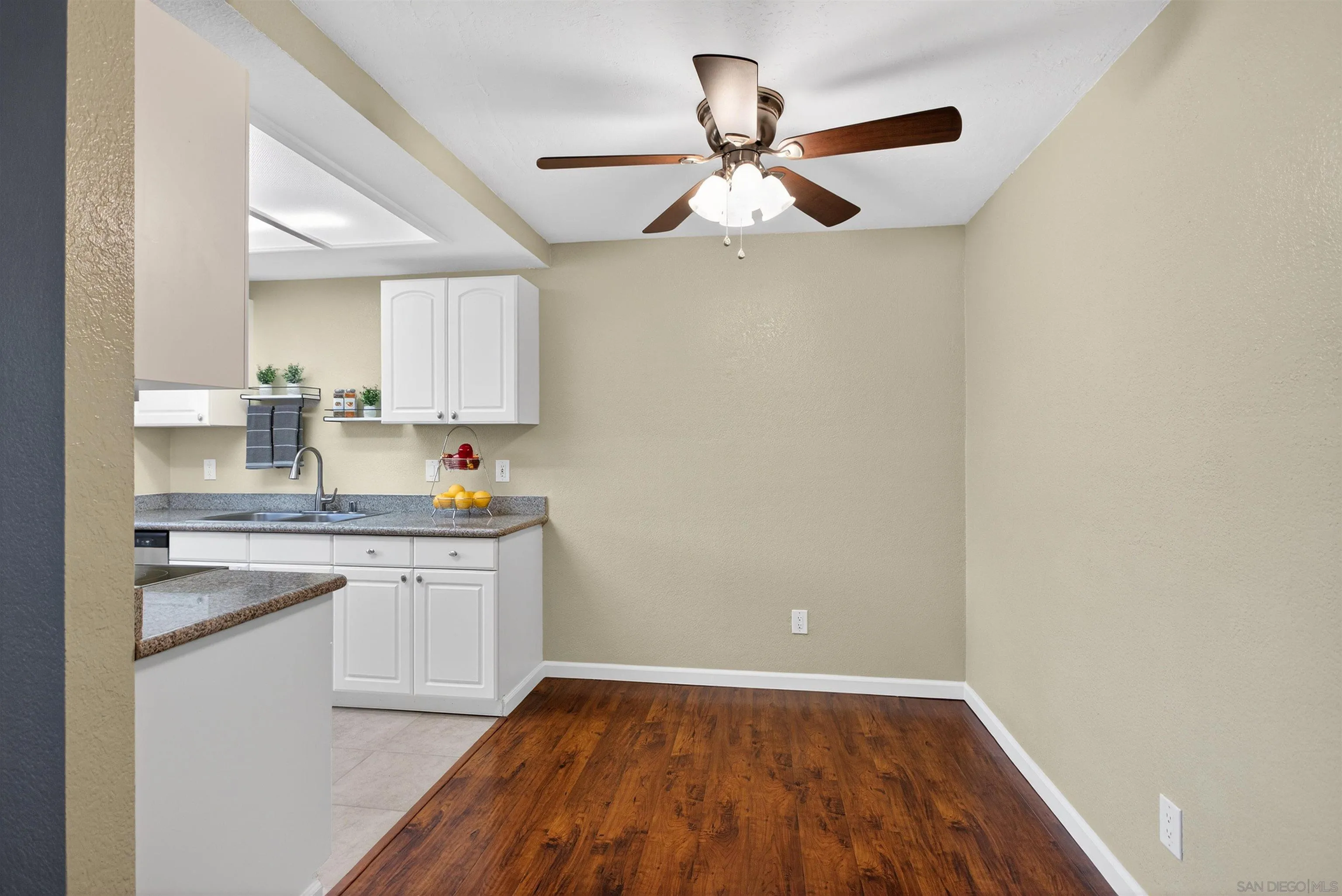 Photo #6: 260003003 Listing: Photo #6