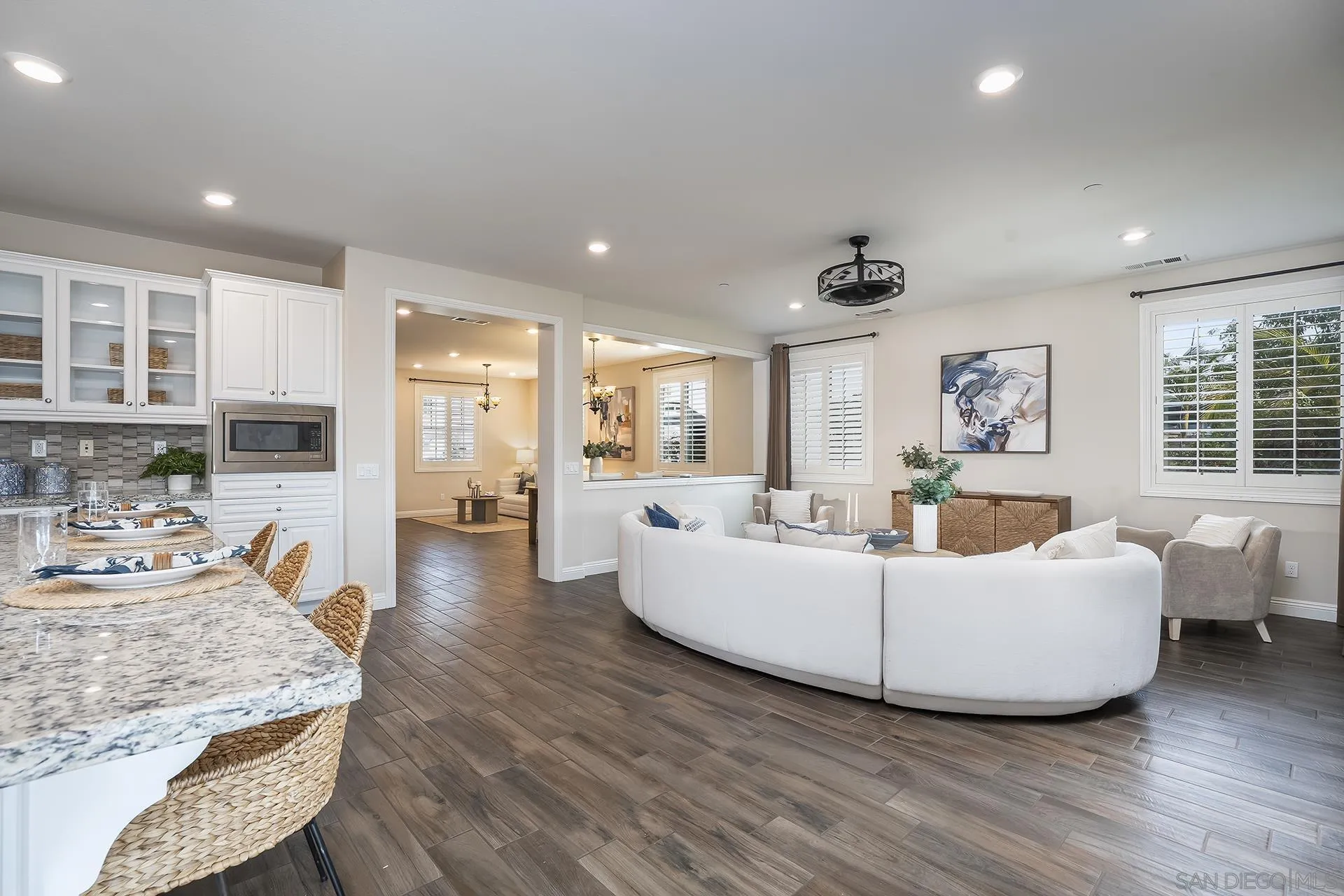 https://cdn.realtyfeed.com/cdn/127/260003004/e3d718a6caff440fdd870484e0e346f5.webp