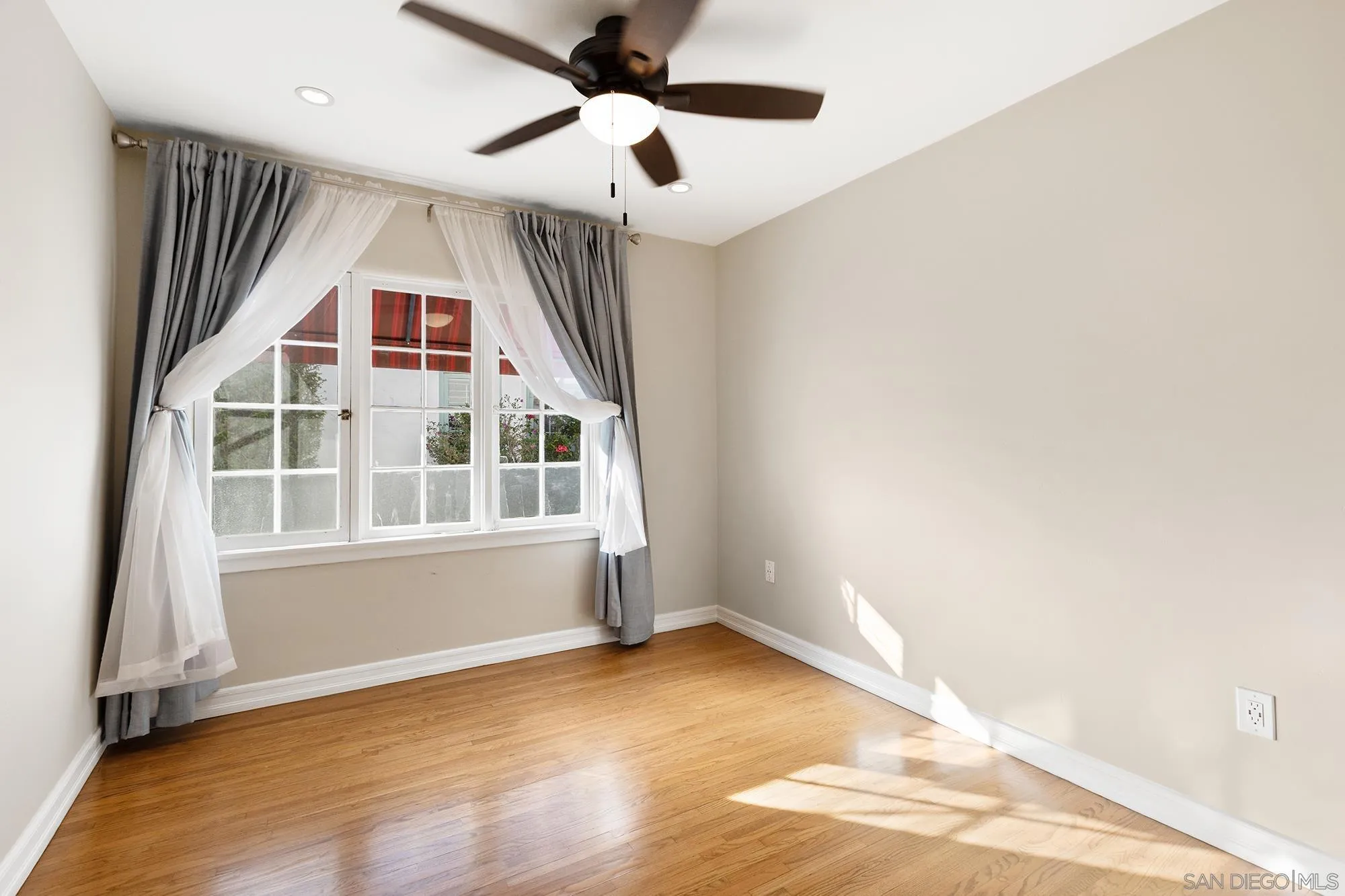 https://cdn.realtyfeed.com/cdn/127/260003016/49a56834d87699514b79974106416264.webp