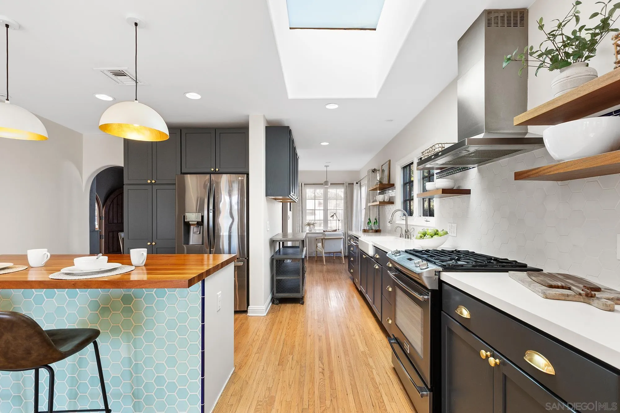 https://cdn.realtyfeed.com/cdn/127/260003016/c40efafc7f6f1412328360e635056567.webp
