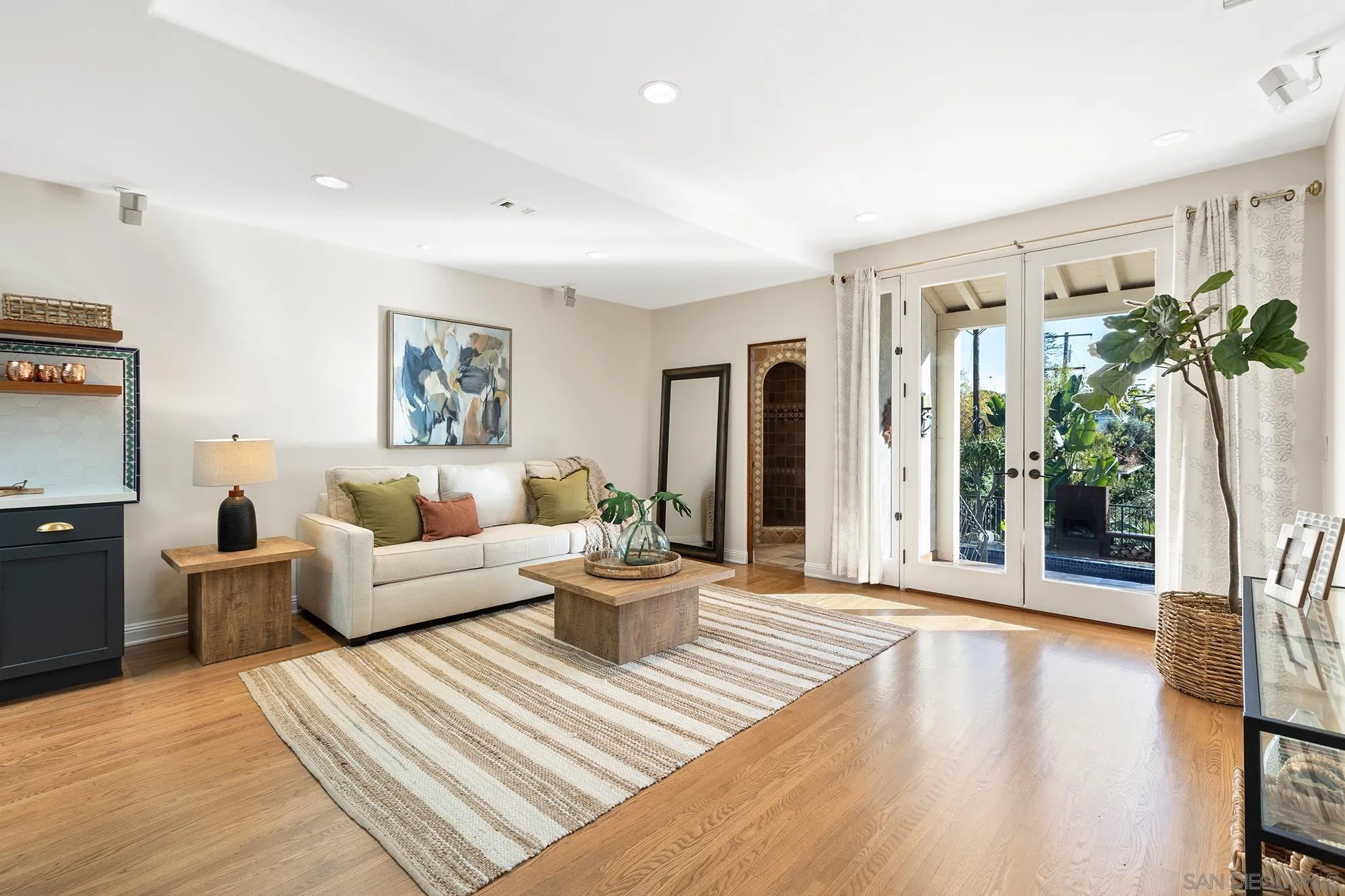 https://cdn.realtyfeed.com/cdn/127/260003016/f1084c989377a5b5488a687c9a2ee1ce.webp