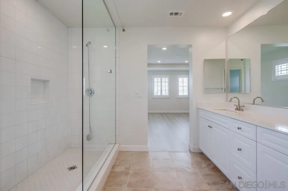 Photo #8: 260003019 Listing: Photo #8