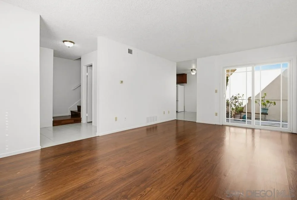 Photo #12: 260003021 Listing: Photo #12