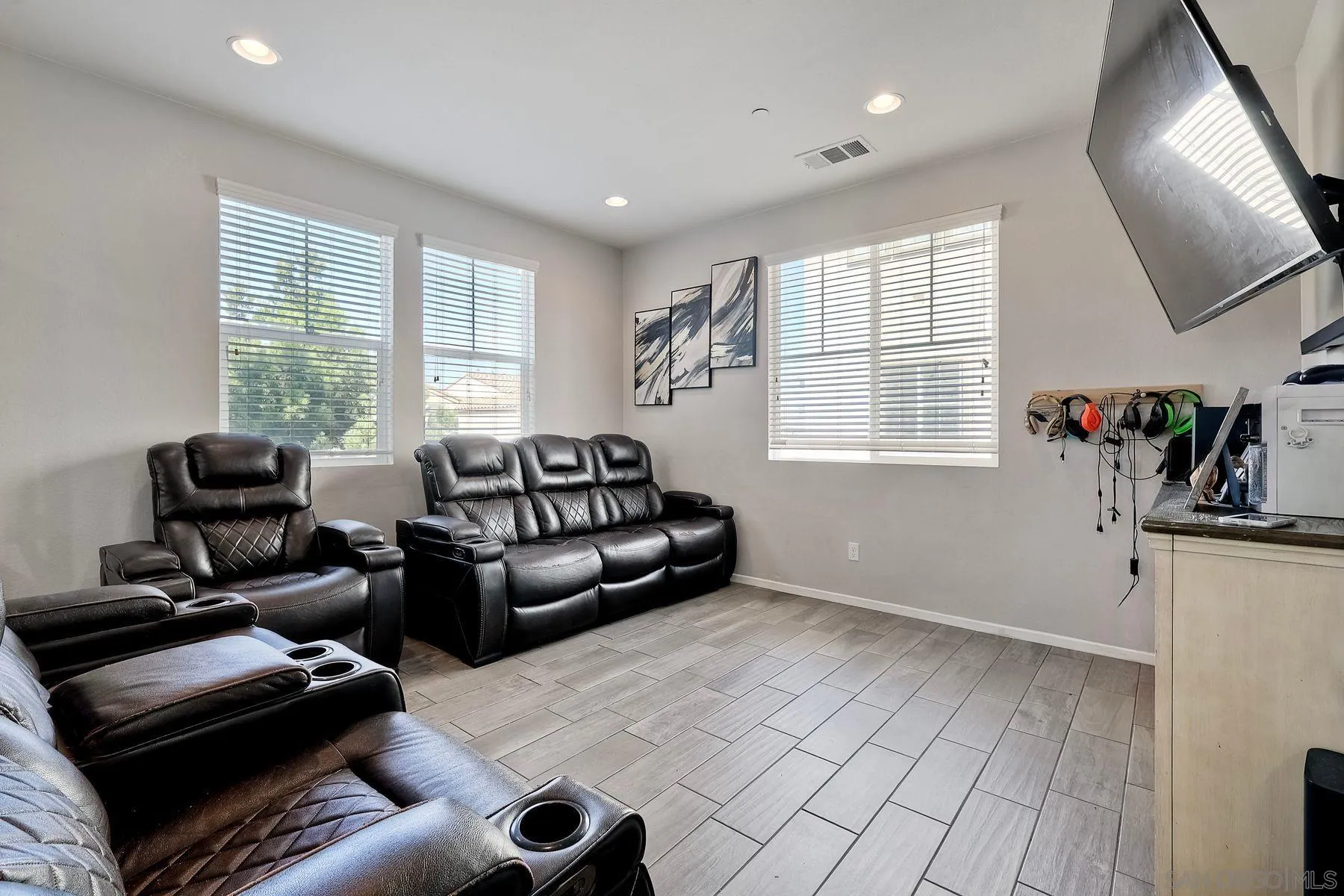 https://cdn.realtyfeed.com/cdn/127/260003024/630b83abe58347d1959443776673e8fa.webp