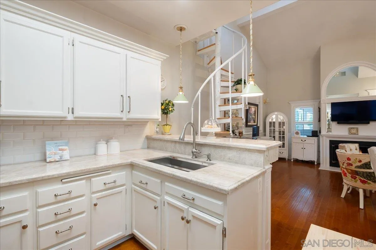https://cdn.realtyfeed.com/cdn/127/260003025/d8c63566a99859b8856d387a22a3d769.webp