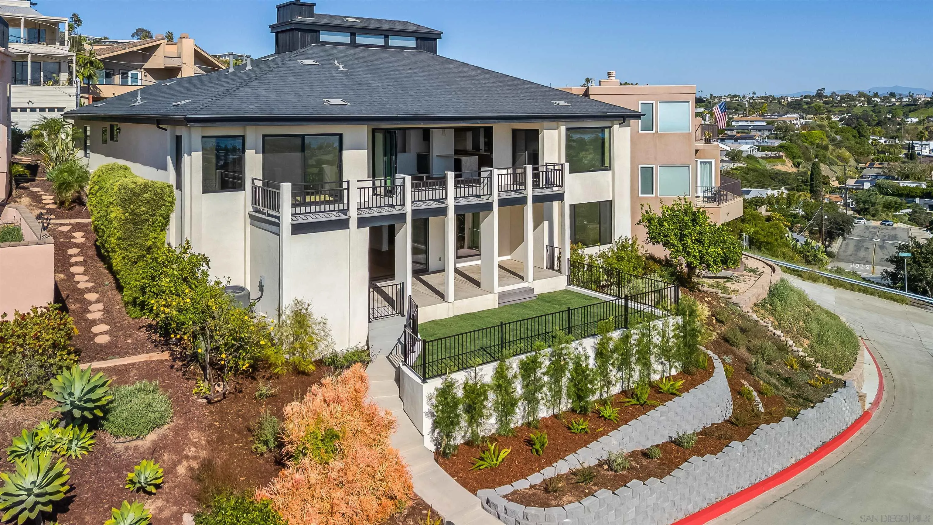 https://cdn.realtyfeed.com/cdn/127/260003027/16bb9b2abe89eb0568863295554a2d6d.webp