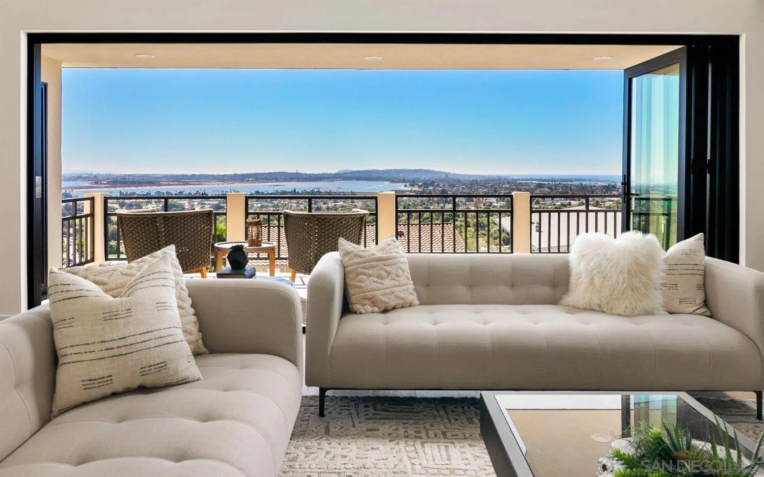 https://cdn.realtyfeed.com/cdn/127/260003027/541c8ba4f20067ab52ad9b8a9557f9e1.webp