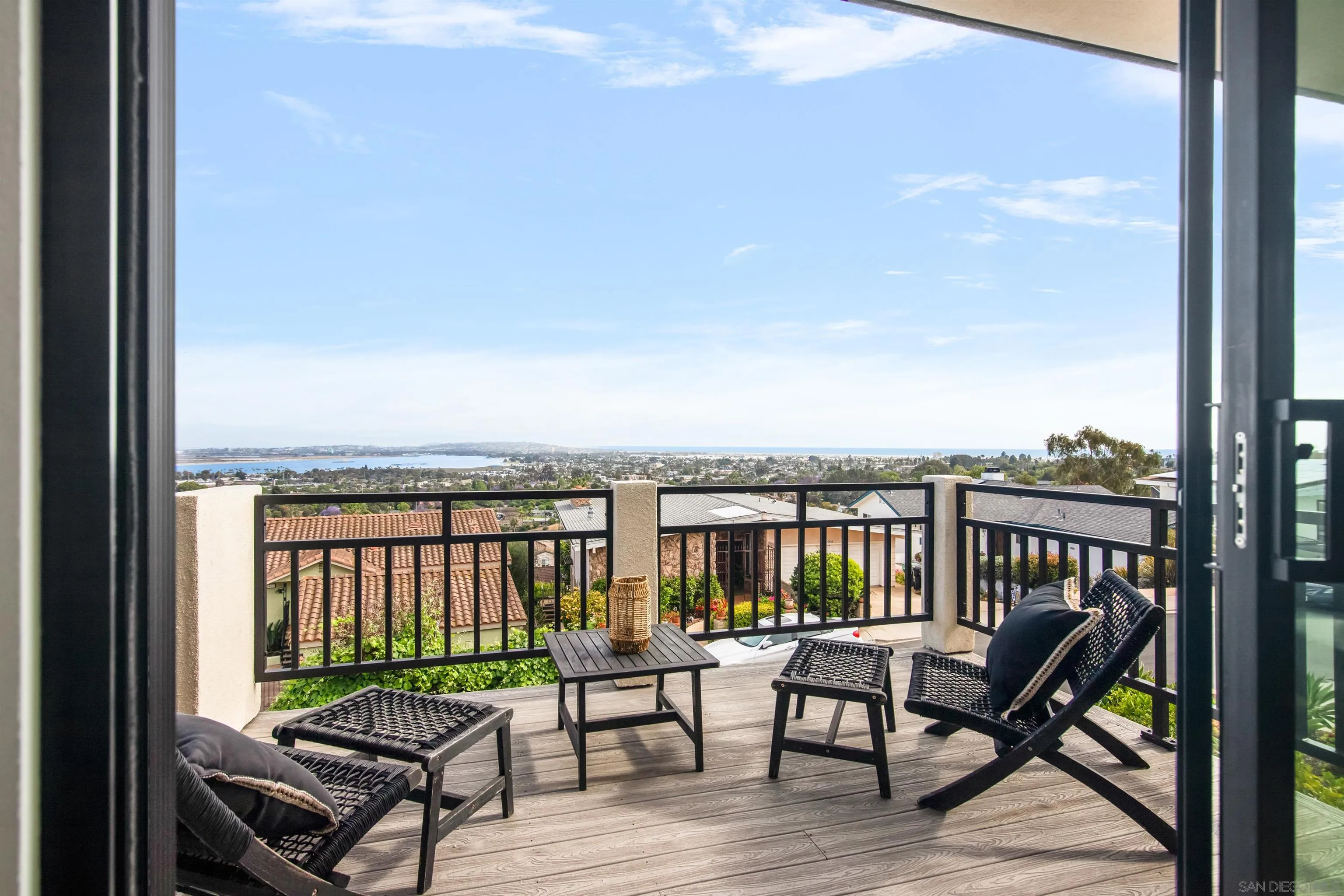https://cdn.realtyfeed.com/cdn/127/260003027/72d3cc9b9629d6378b59000850a37dcc.webp