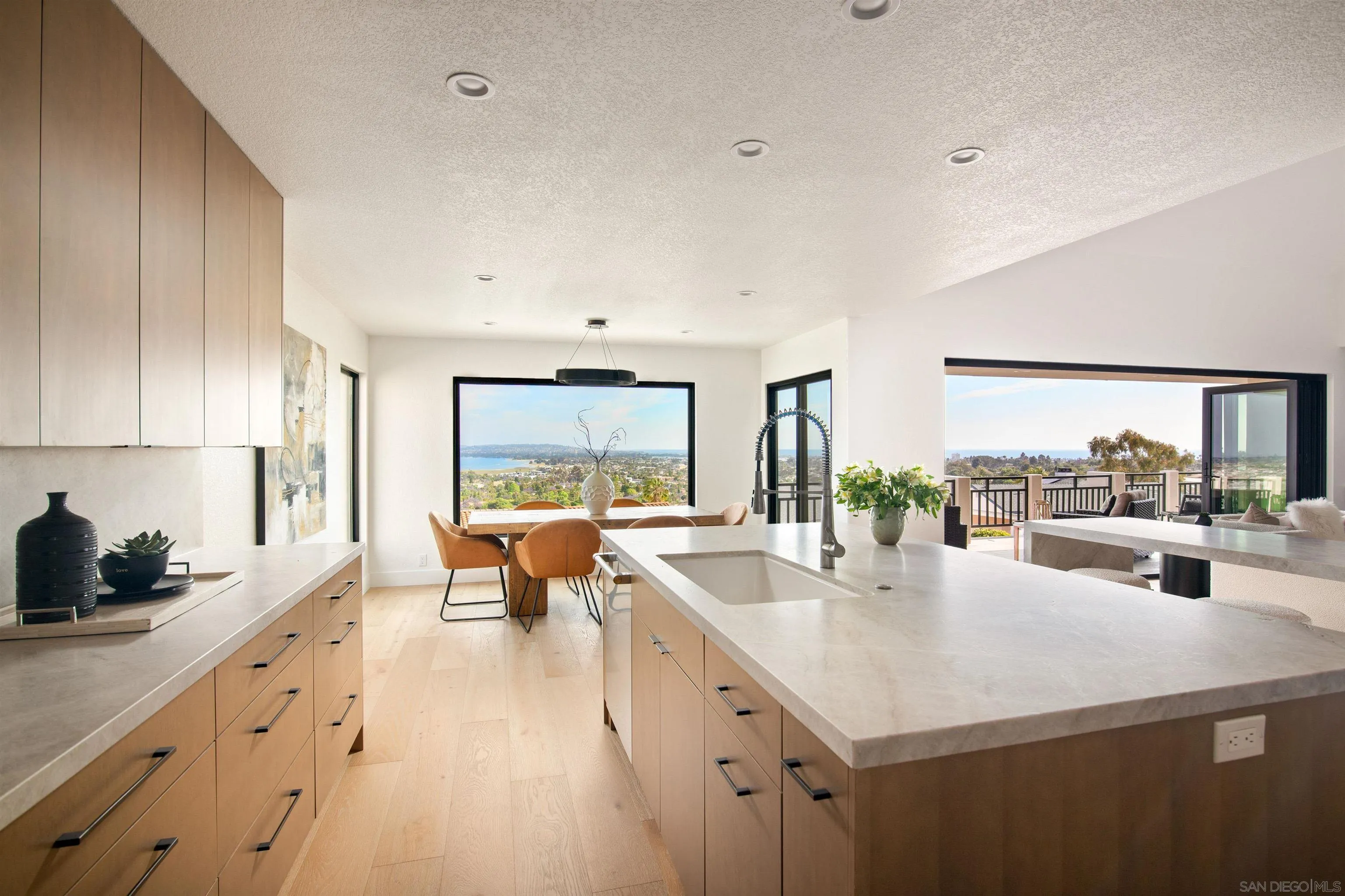 https://cdn.realtyfeed.com/cdn/127/260003027/743f07afaa98e2c2c556e98885f21fbb.webp