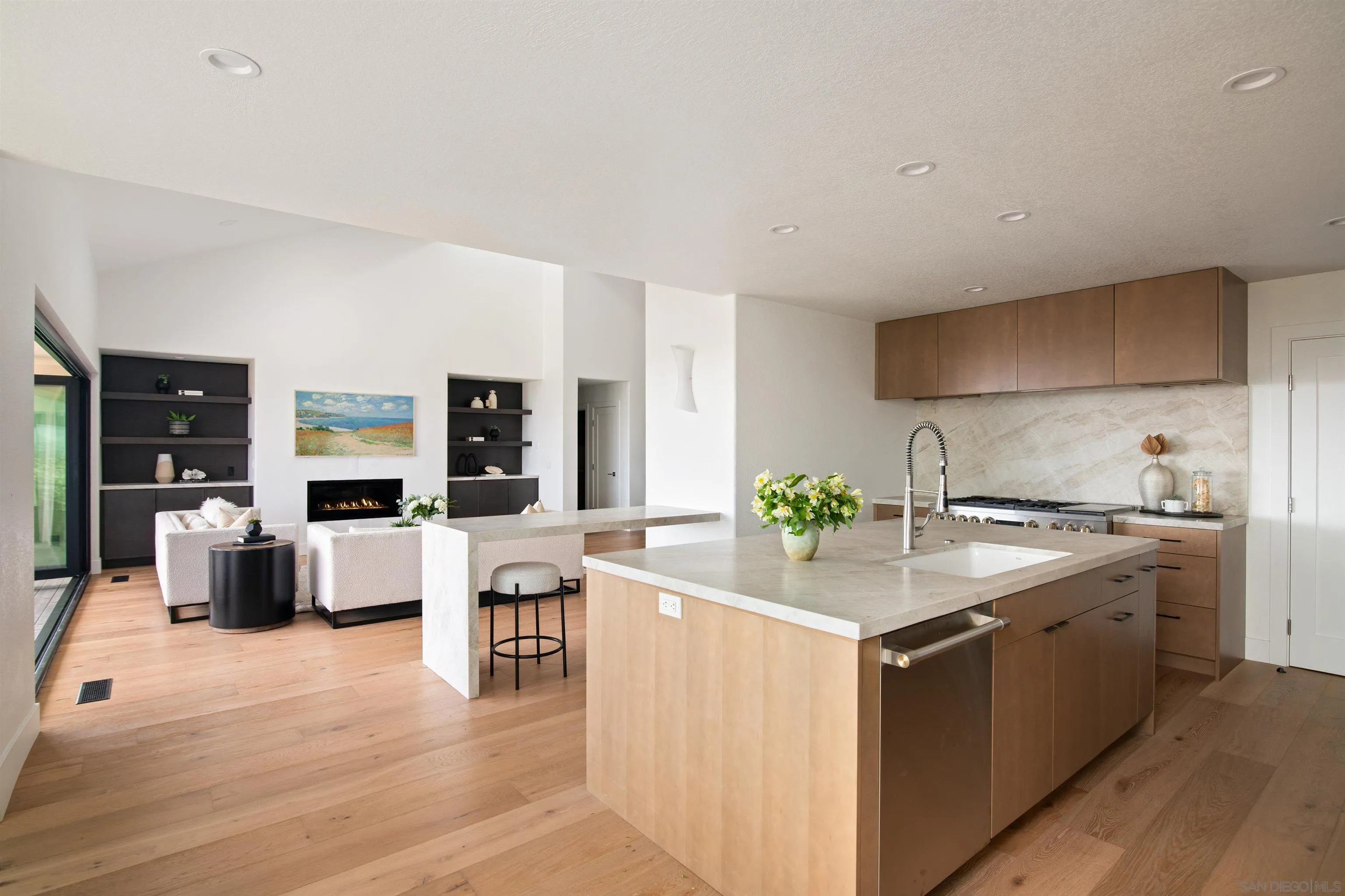 https://cdn.realtyfeed.com/cdn/127/260003027/eaf87ce96dcfeef7a6ec7ad02b97696e.webp