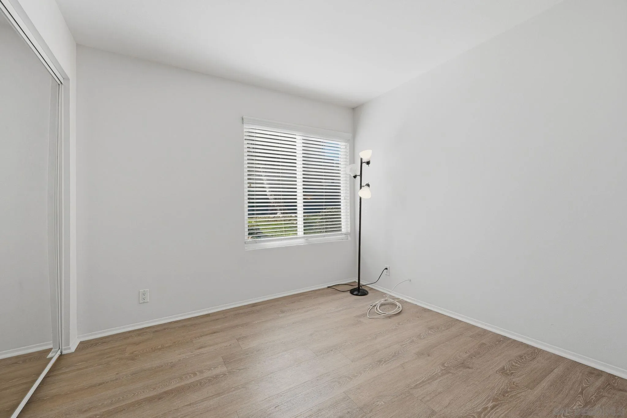 https://cdn.realtyfeed.com/cdn/127/260003034/7c7ca9e1f7f98bc79f25dbd8a03063d9.webp