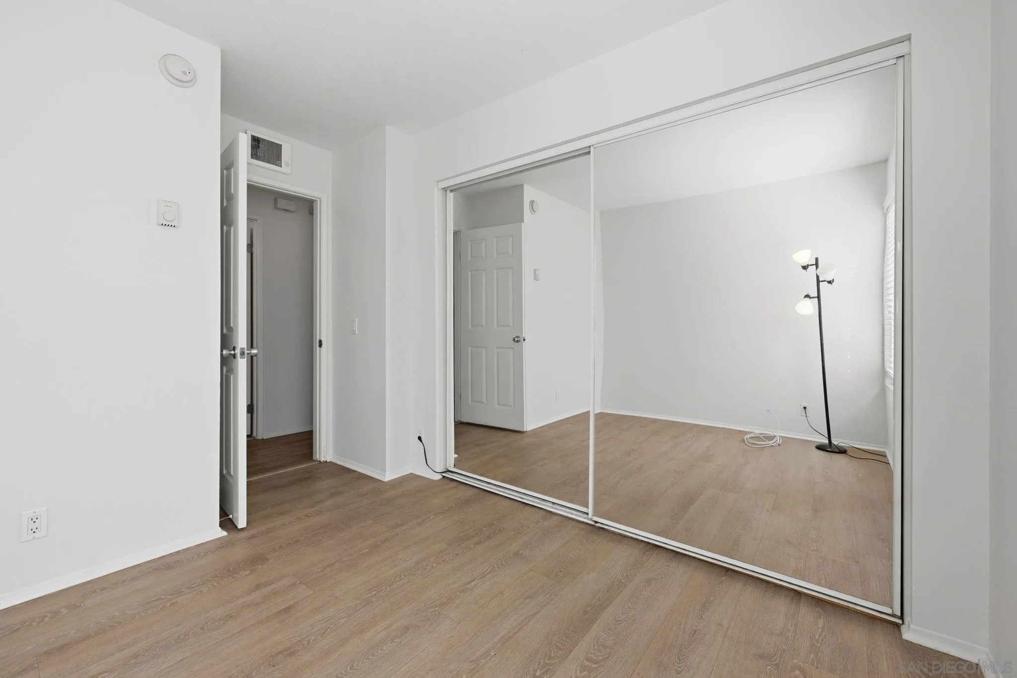 https://cdn.realtyfeed.com/cdn/127/260003034/ba81118ad00058c2fd7111c2111e16f5.webp