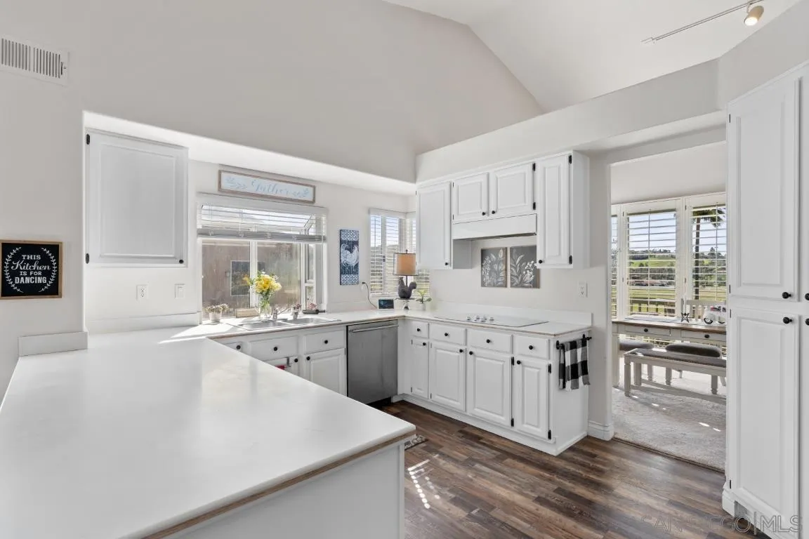 https://cdn.realtyfeed.com/cdn/127/260003044/cb3968c9dbbd0c045f37389d7b6b2eca.webp