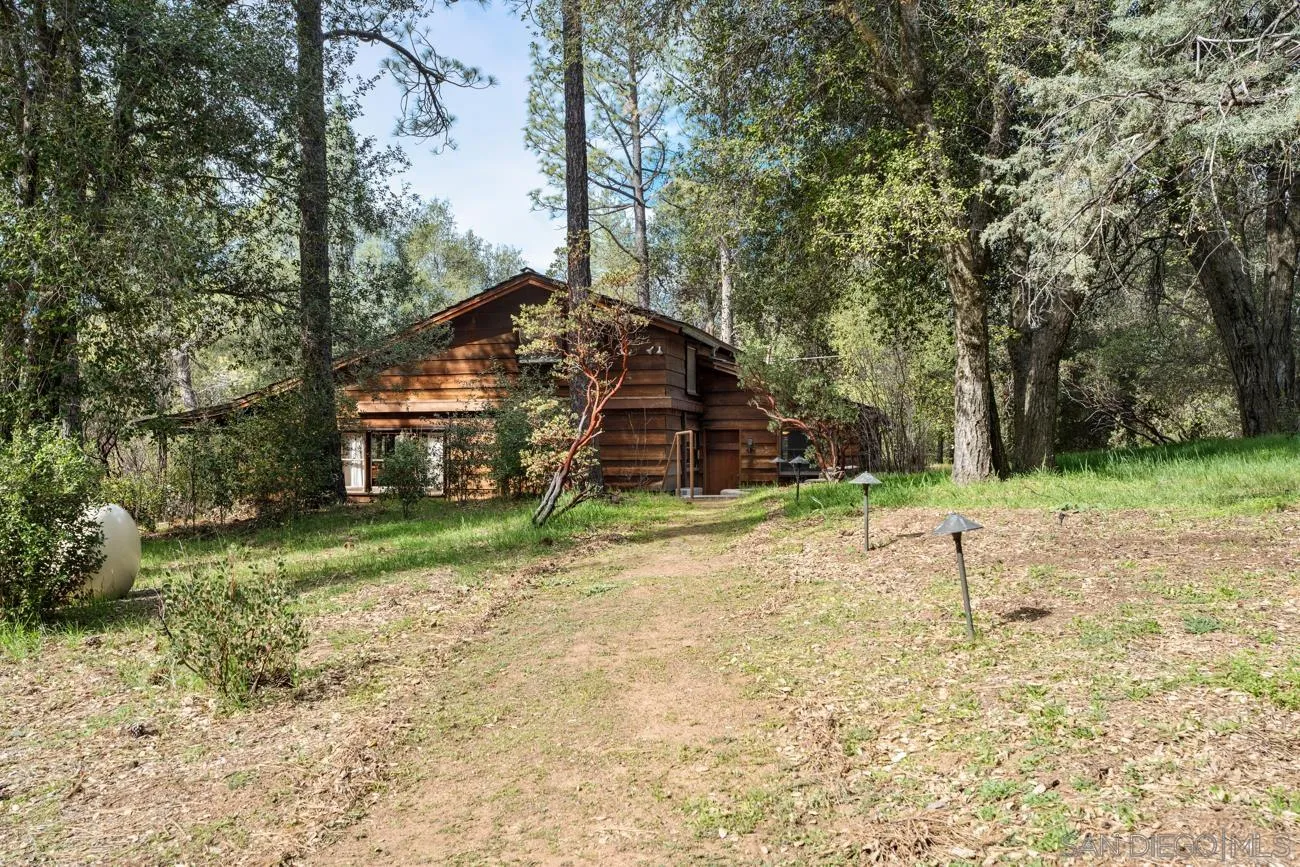 https://cdn.realtyfeed.com/cdn/127/260003050/ecd0b2440e69e3d182879dab5b729a5d.webp