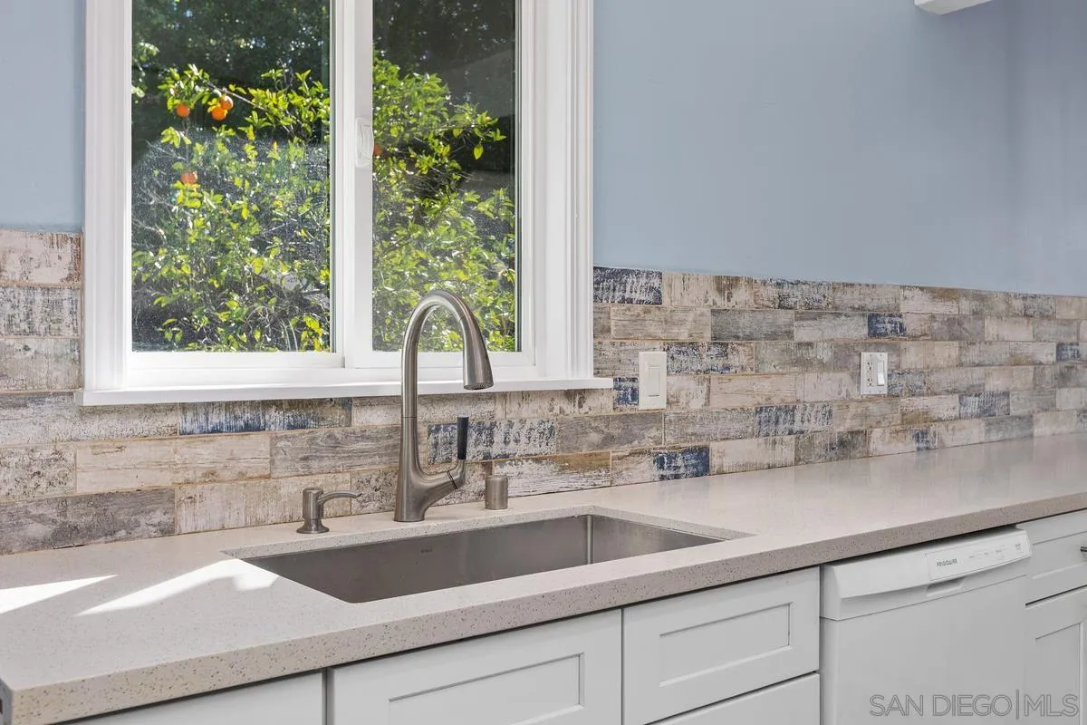https://cdn.realtyfeed.com/cdn/127/260003058/6ffb9cc91b971254862a0d383a4ce8e2.webp