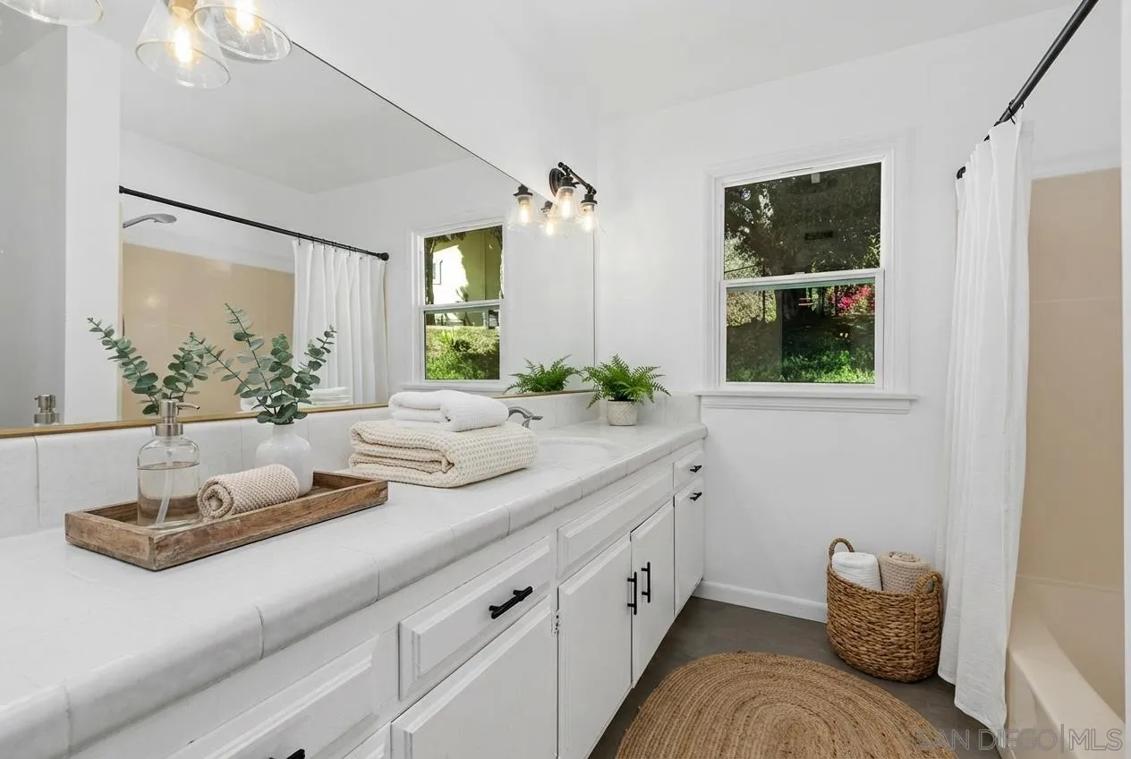 https://cdn.realtyfeed.com/cdn/127/260003058/9e955e555c6821abb78aa27846ff030c.webp