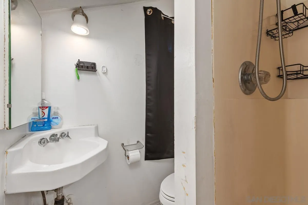 https://cdn.realtyfeed.com/cdn/127/260003058/c44dba196fa54373142b84a9708ab6ce.webp