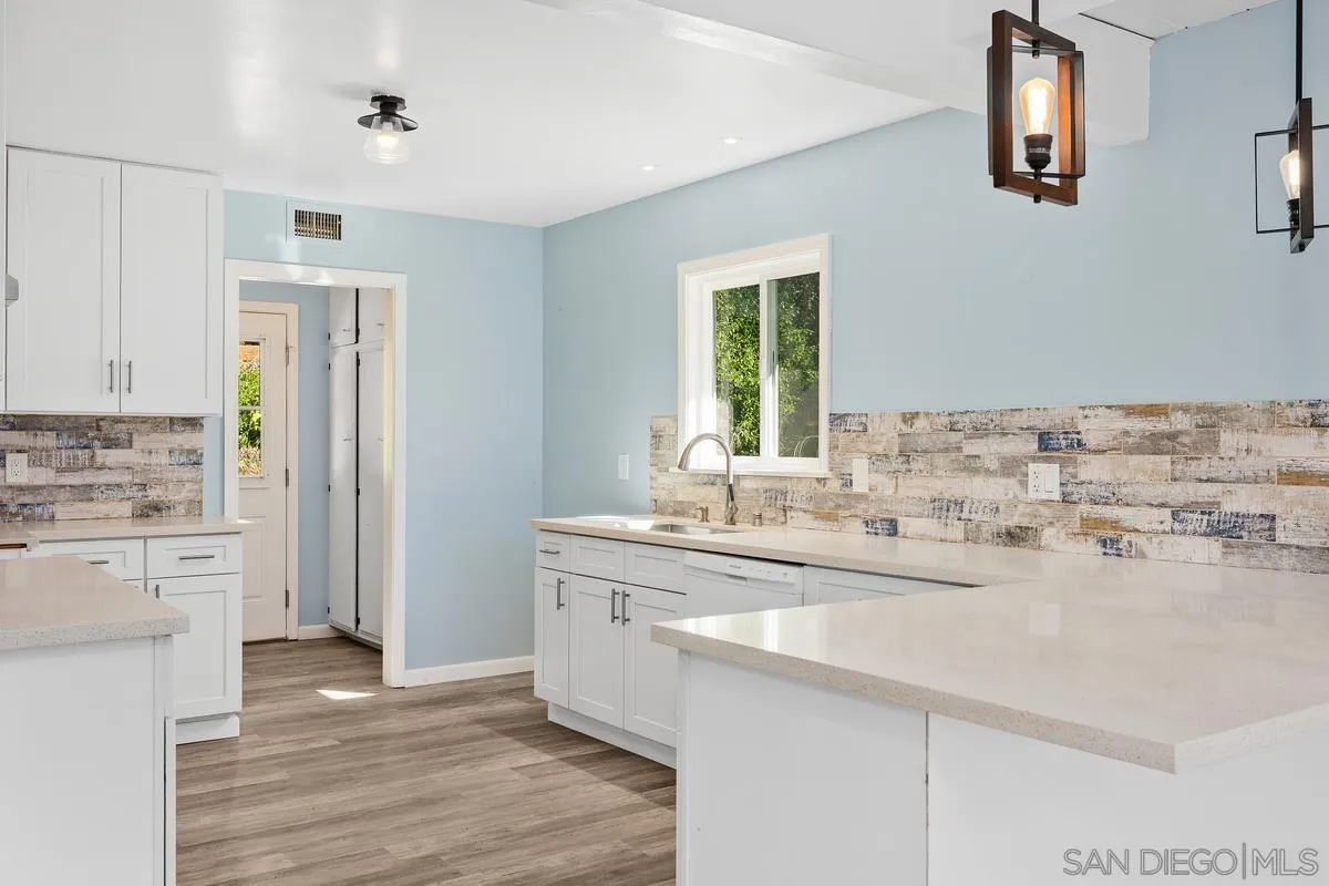 https://cdn.realtyfeed.com/cdn/127/260003058/f10cb0c9e037a38af12b93f312a3994c.webp
