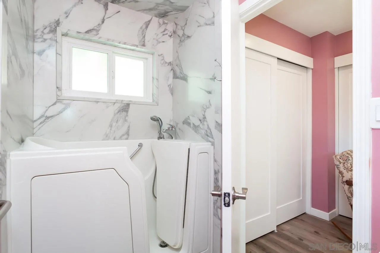 https://cdn.realtyfeed.com/cdn/127/260003067/070bea0460fb349f56623284a5815222.webp