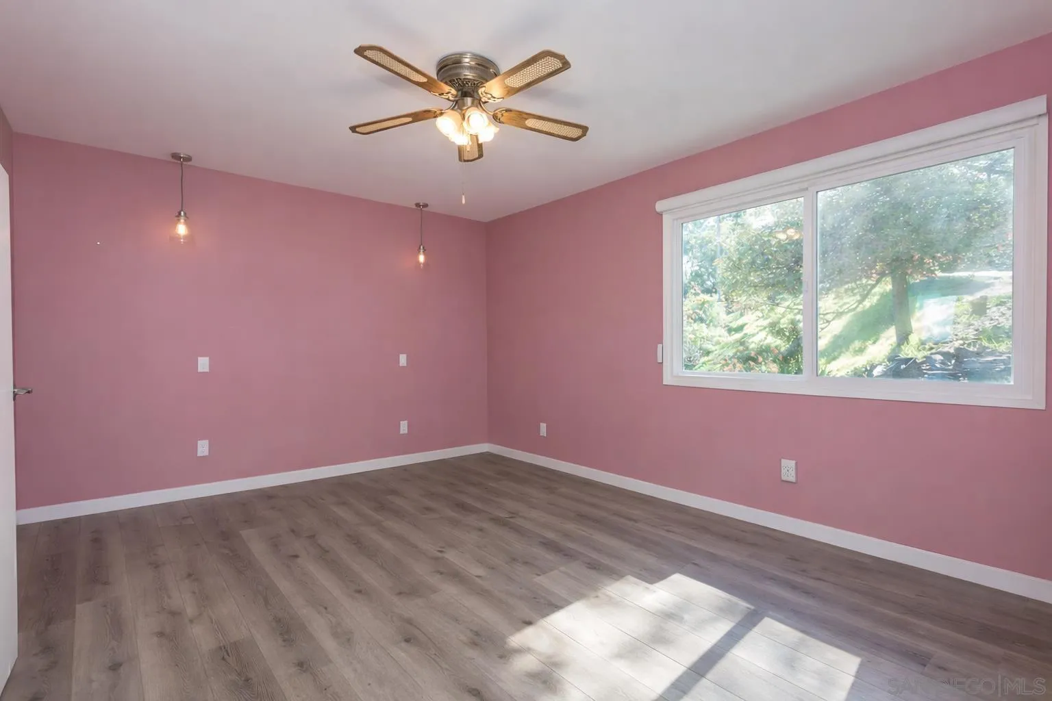 https://cdn.realtyfeed.com/cdn/127/260003067/d2e2d58b9cd4dc279d1f9cf52623dcf2.webp