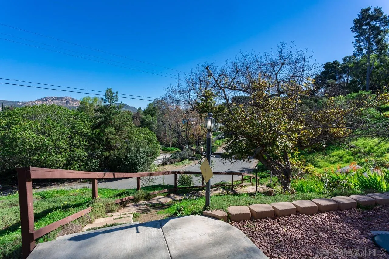 https://cdn.realtyfeed.com/cdn/127/260003067/edca82a143a979331b71359e0e933ccf.webp