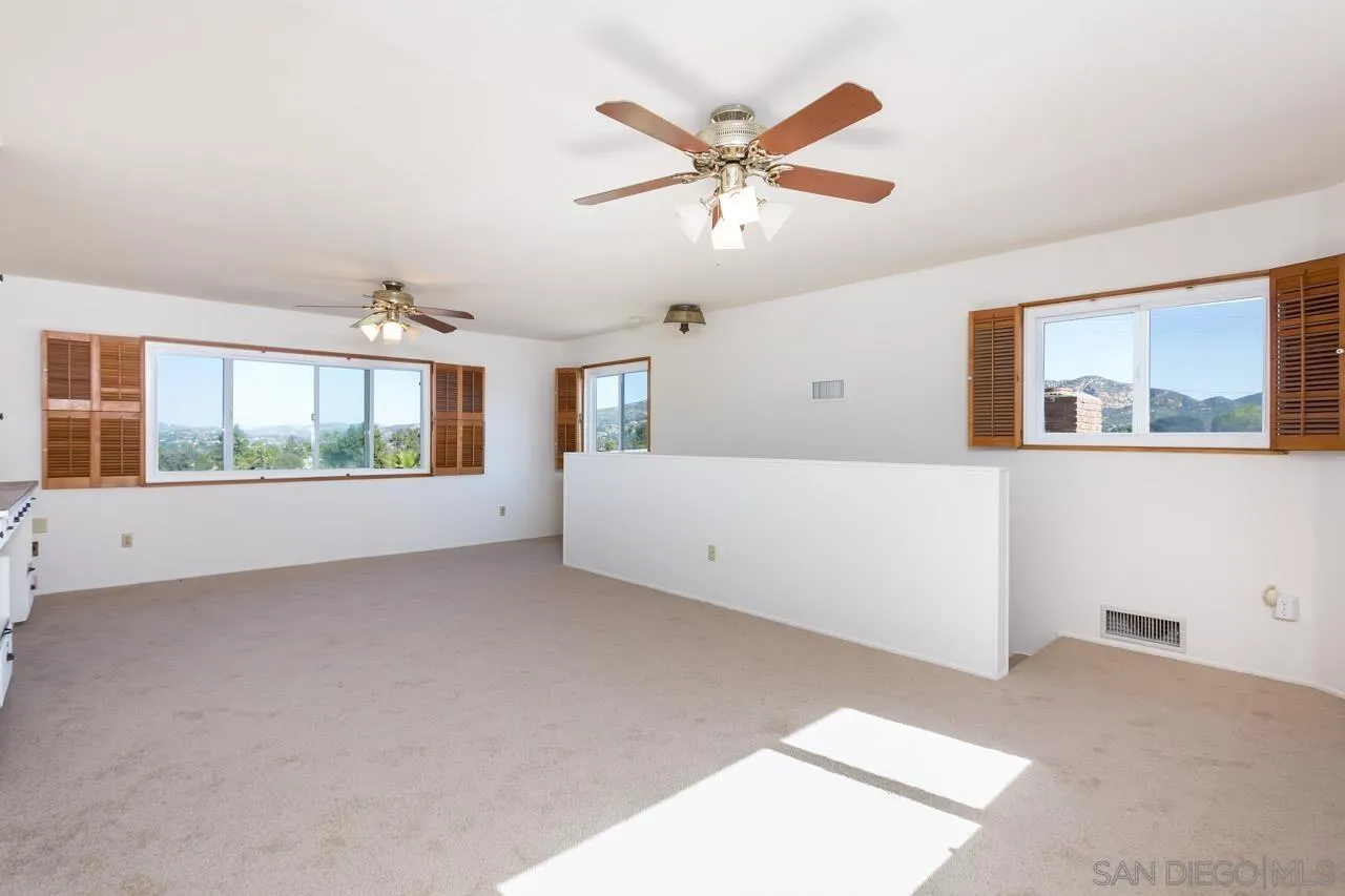https://cdn.realtyfeed.com/cdn/127/260003067/ef56821643a9fb2aeedcba52903f8c1e.webp