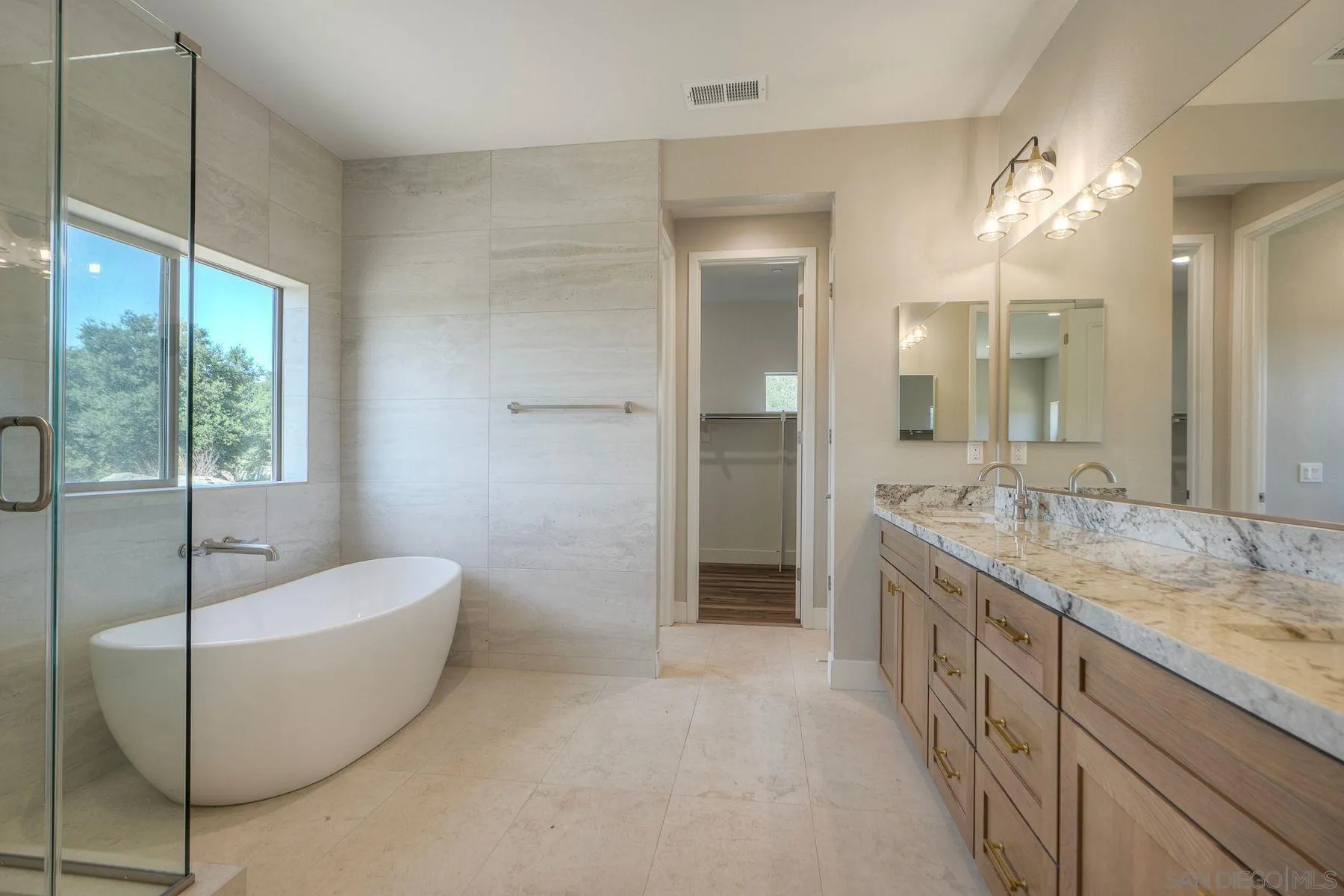 https://cdn.realtyfeed.com/cdn/127/260003072/15f60e9f48c82d527490159cbca88c28.webp