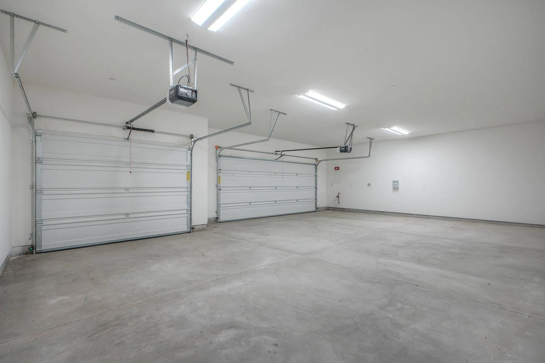 https://cdn.realtyfeed.com/cdn/127/260003072/2c7d3a8c5bb54003027392da05efc183.webp