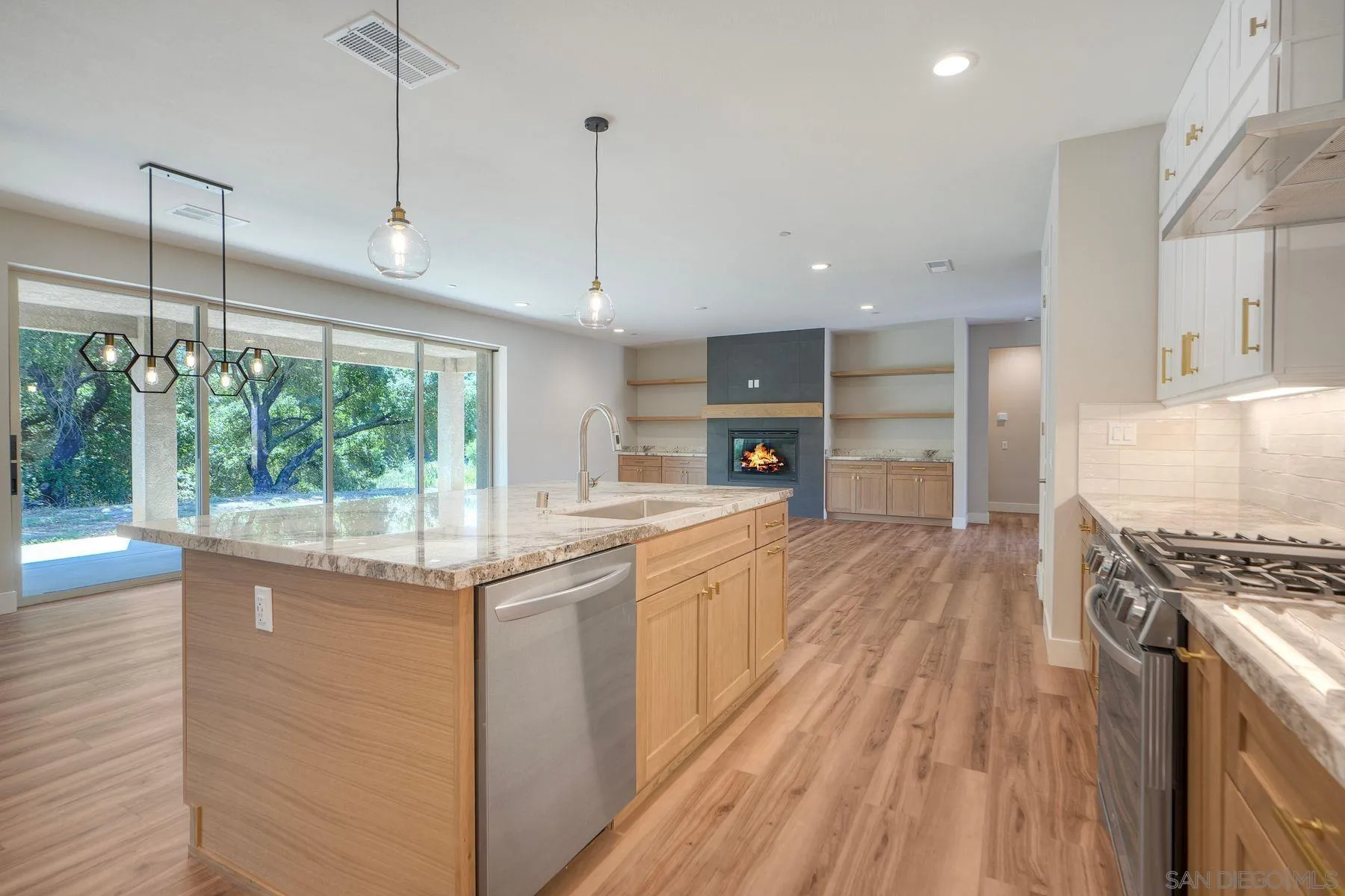 https://cdn.realtyfeed.com/cdn/127/260003072/2ddd2579a8dd4932815ab803e6d27ac6.webp