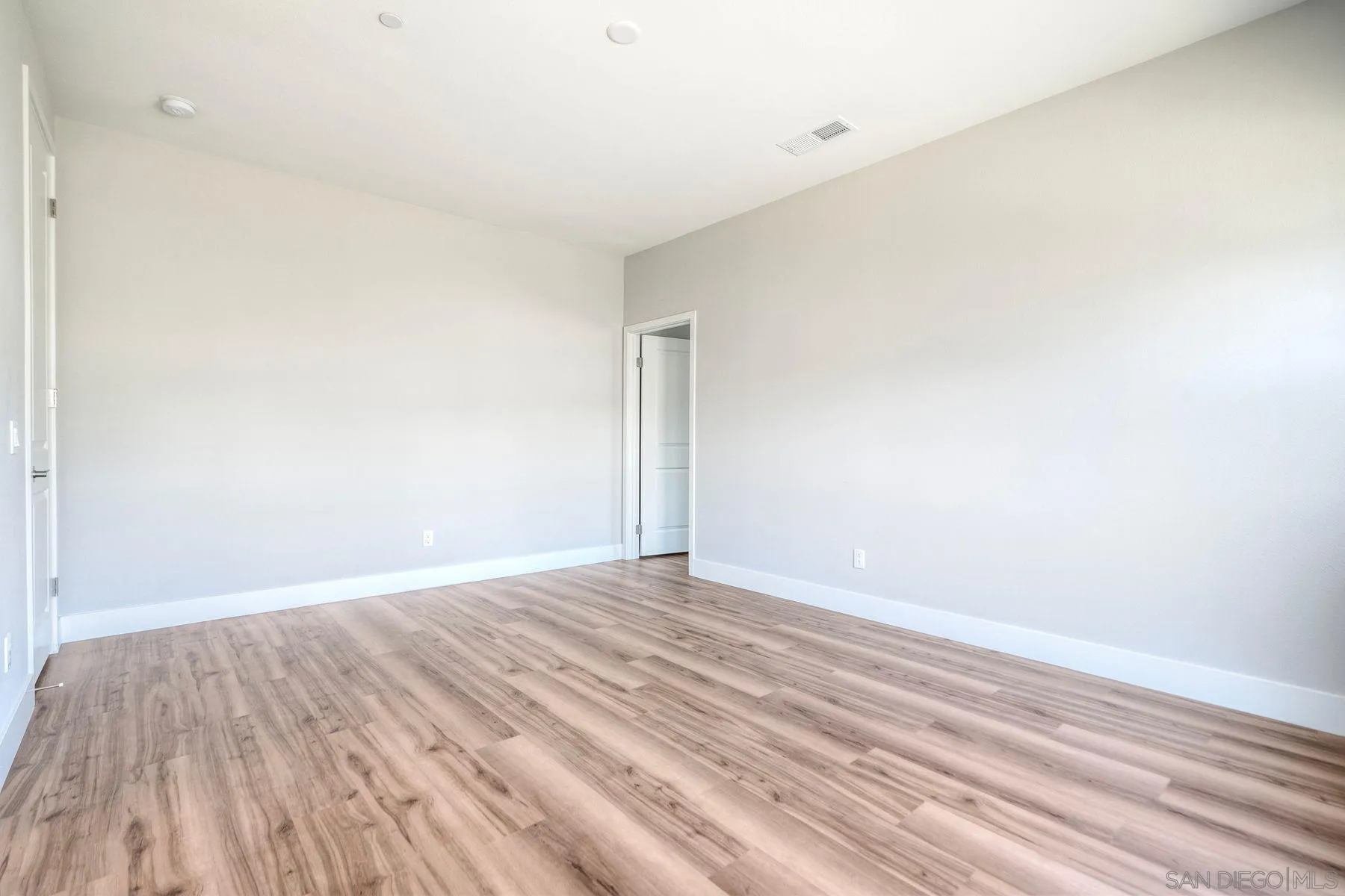 https://cdn.realtyfeed.com/cdn/127/260003072/5386e79d134851fe78e6a000ca3b30d9.webp