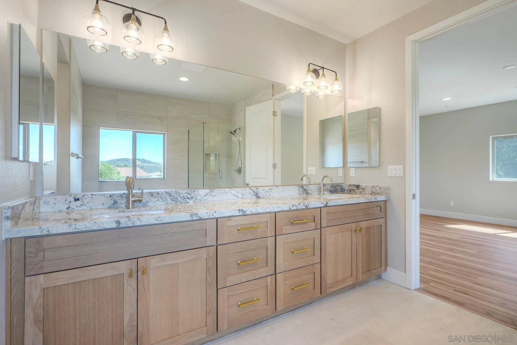 https://cdn.realtyfeed.com/cdn/127/260003072/ba5e69dd8ad26698f60b544ec1c35711.webp