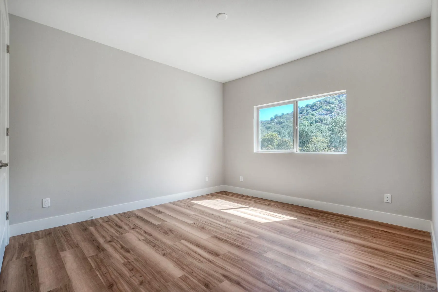 https://cdn.realtyfeed.com/cdn/127/260003072/c95a52d972162534c74d560cfed32a90.webp