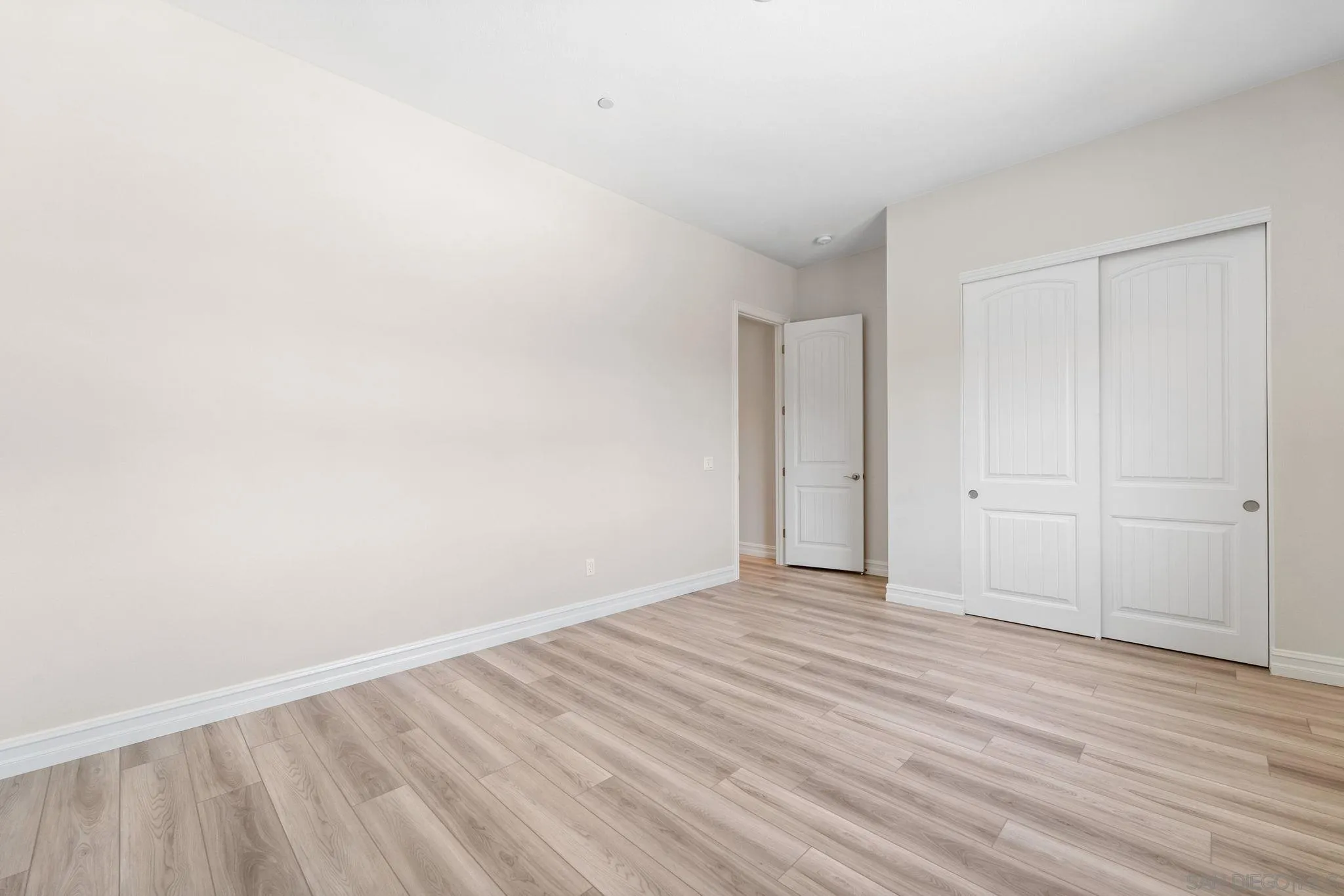 https://cdn.realtyfeed.com/cdn/127/260003073/226cab369c04c21cb72db434f8450cce.webp