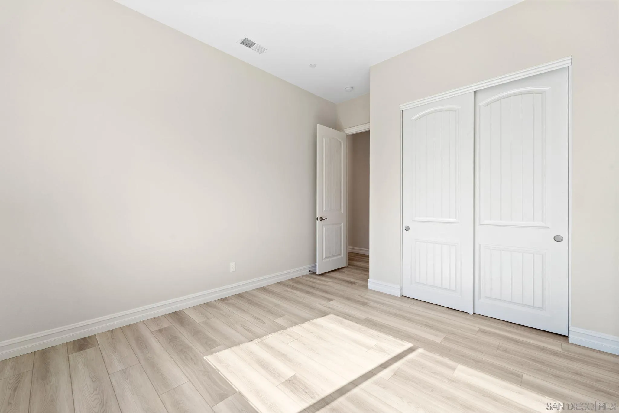 https://cdn.realtyfeed.com/cdn/127/260003073/27345e882700c20d989ff273b9cb1c97.webp