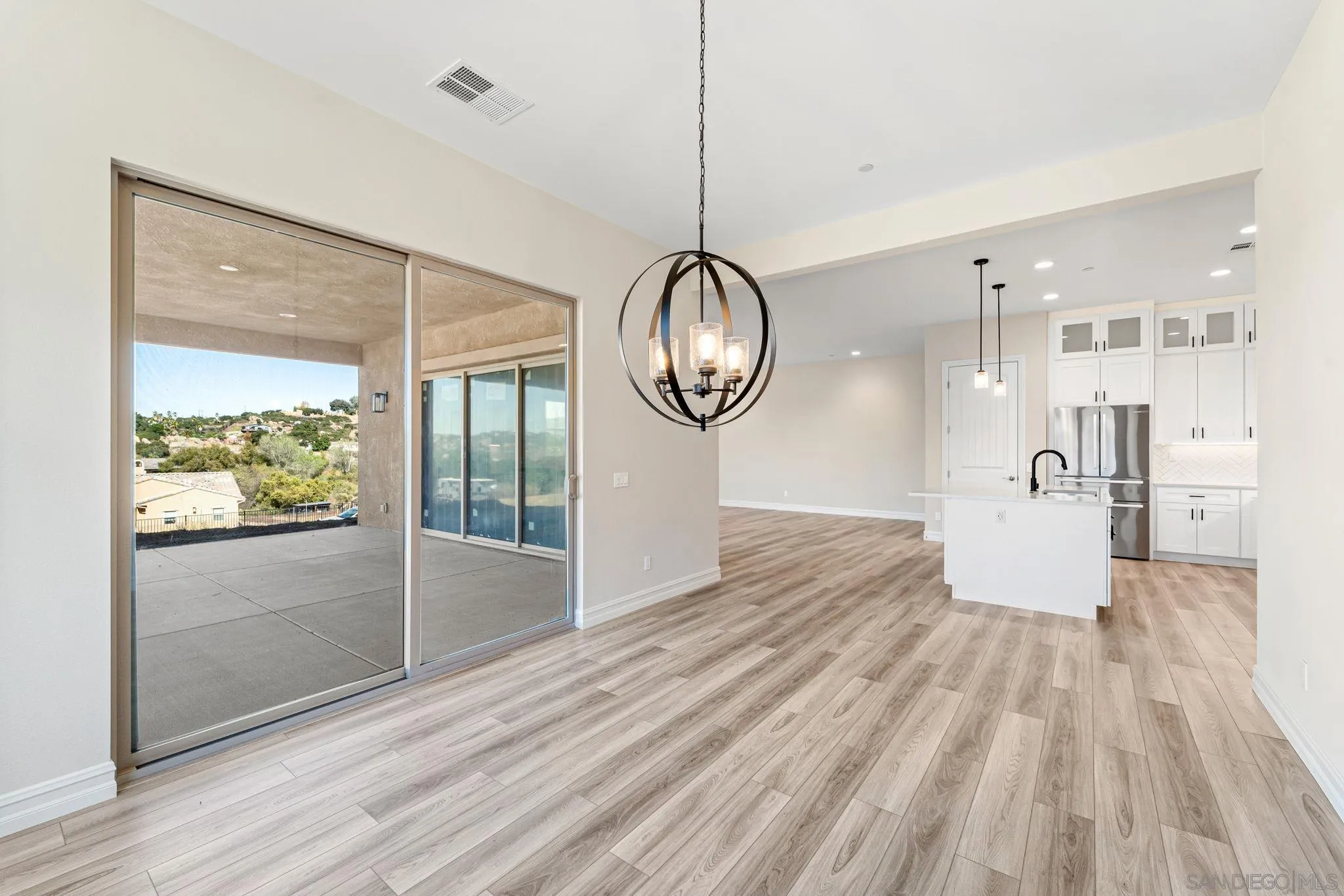 https://cdn.realtyfeed.com/cdn/127/260003073/6671f1d72bbb9955333aff7e23c6b0c7.webp