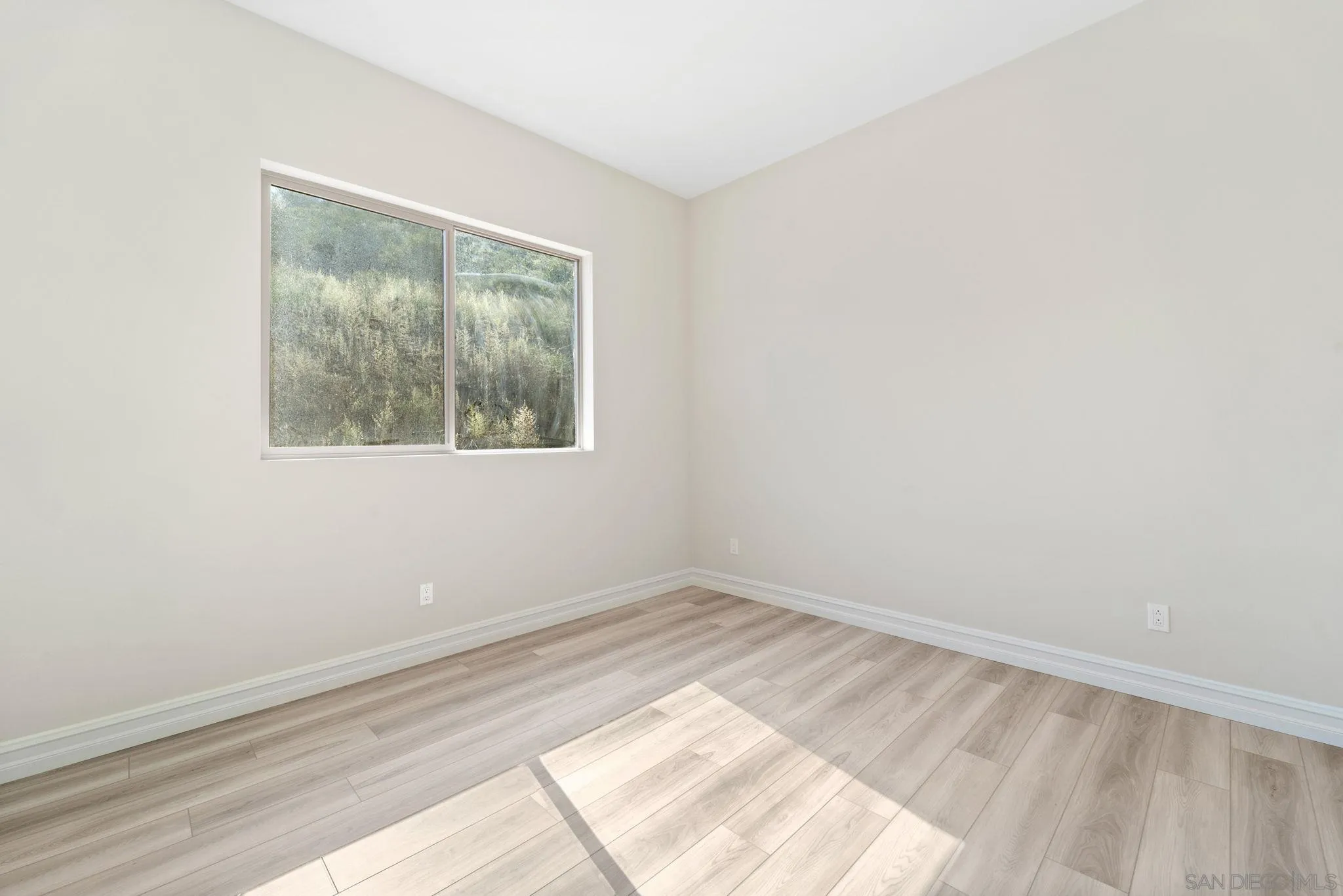 https://cdn.realtyfeed.com/cdn/127/260003073/99ed0c8489e3937a314d7013f1b3ad04.webp
