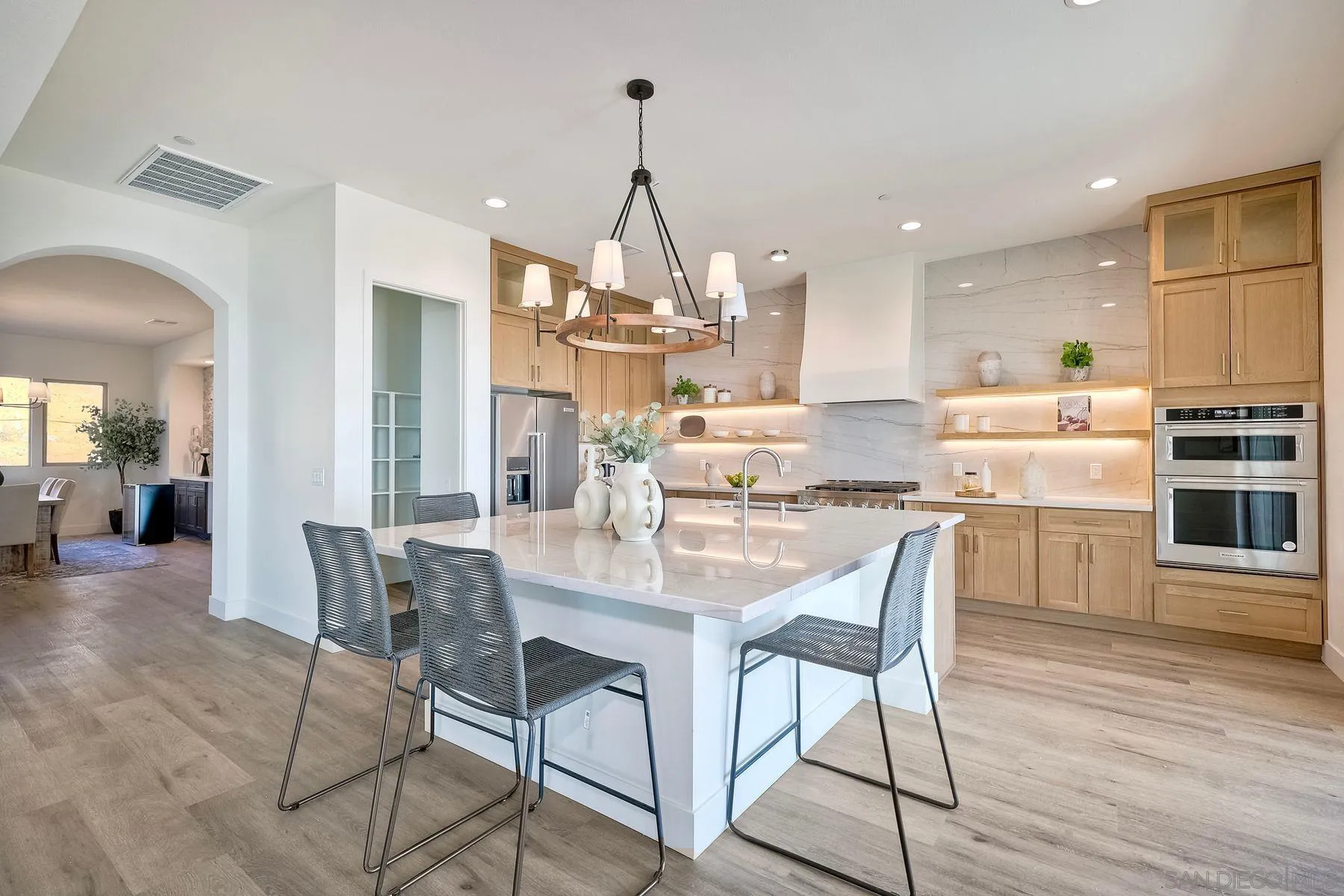 https://cdn.realtyfeed.com/cdn/127/260003074/1b0bbbc7202f1e580f95a0edc0586186.webp