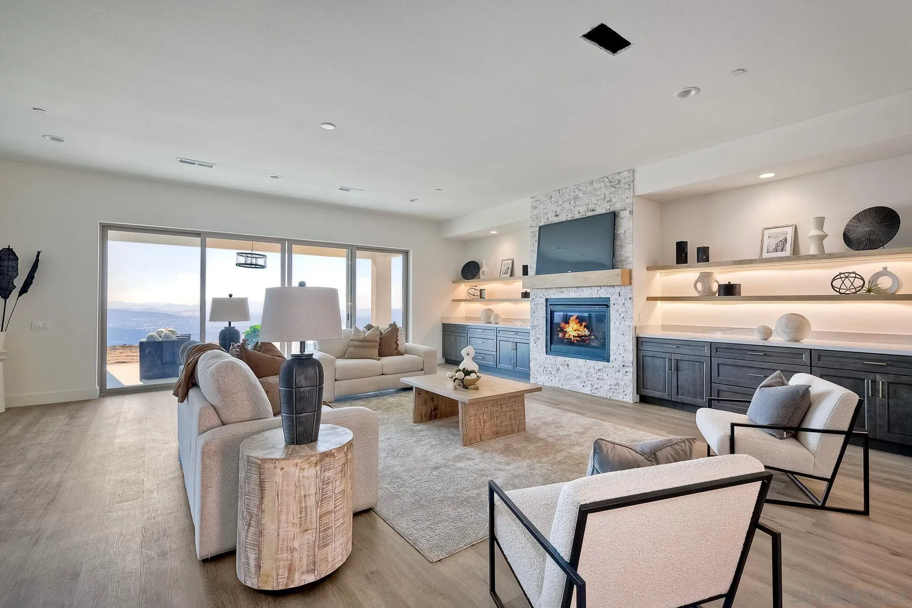 https://cdn.realtyfeed.com/cdn/127/260003074/30bc2eddc21aae81ddf9f47774ac73f8.webp