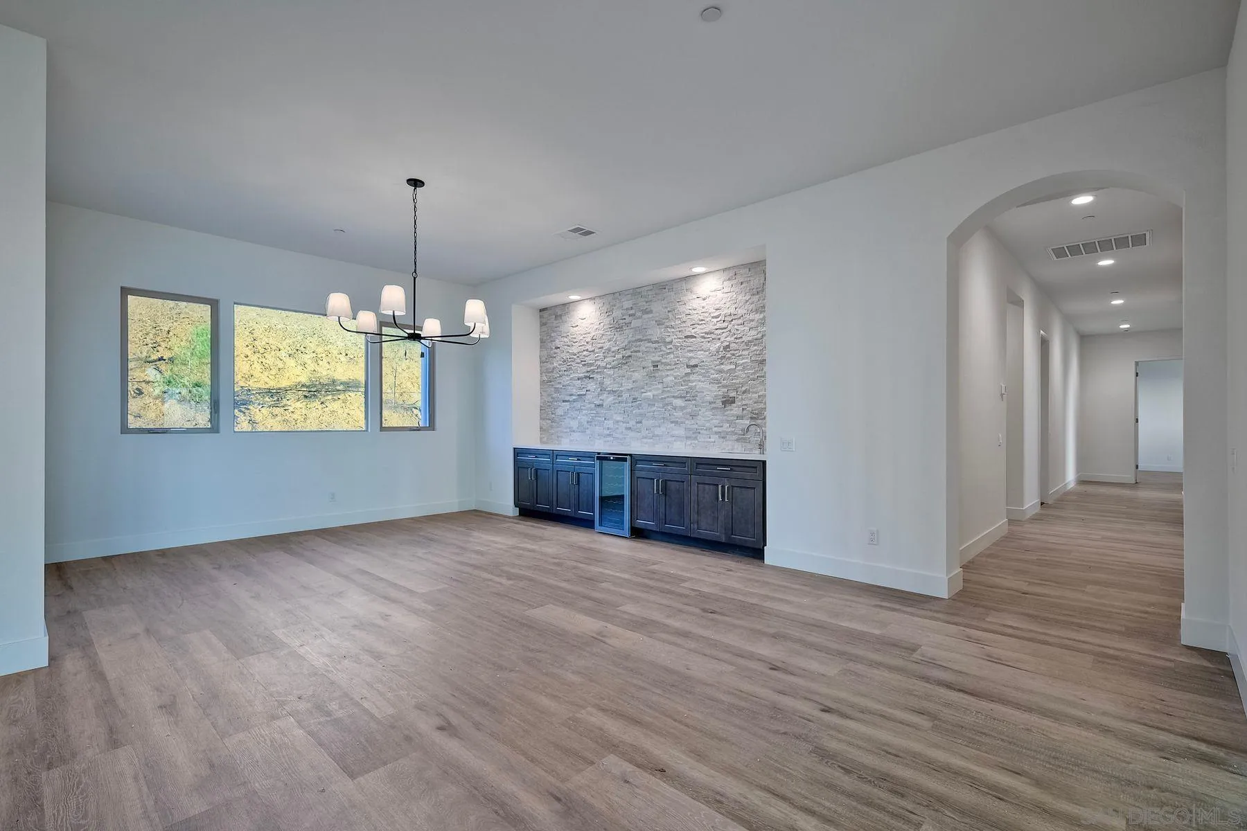 https://cdn.realtyfeed.com/cdn/127/260003074/8f8552b0caf53c27f0a4f18cca3a1a11.webp